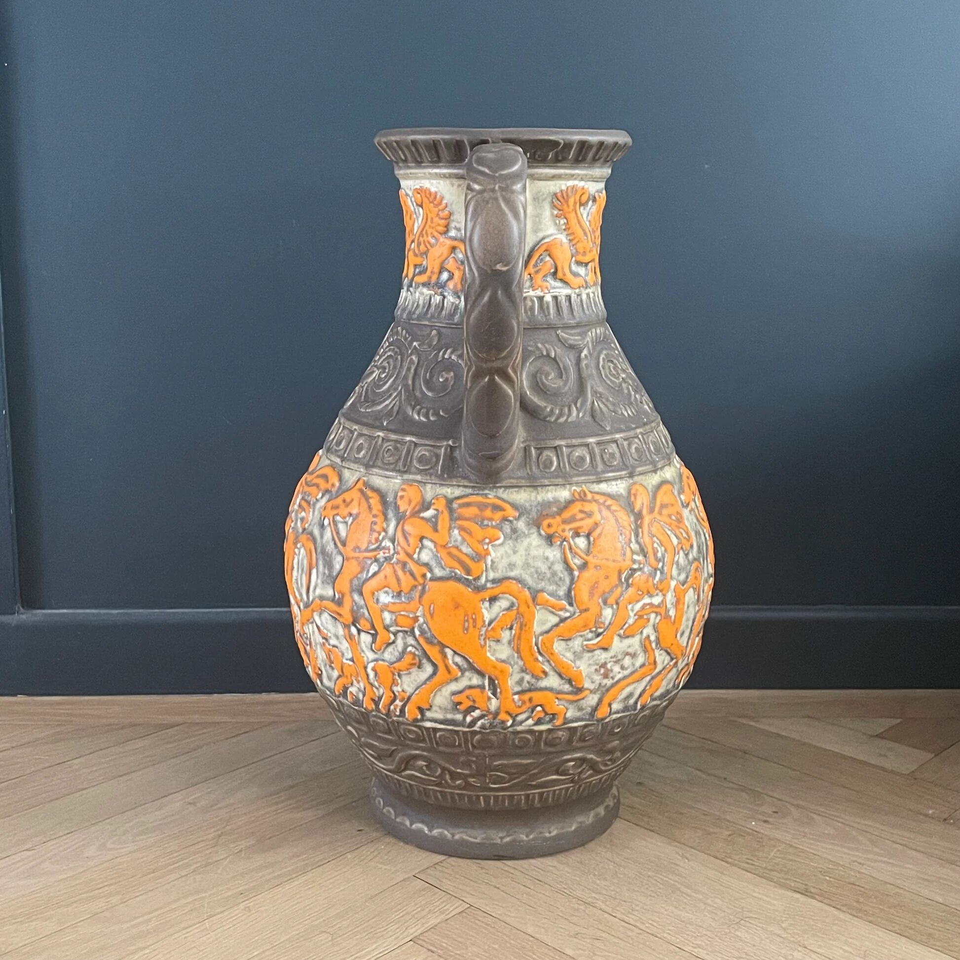 Vase de sol West Germany - motifs cavaliers orange