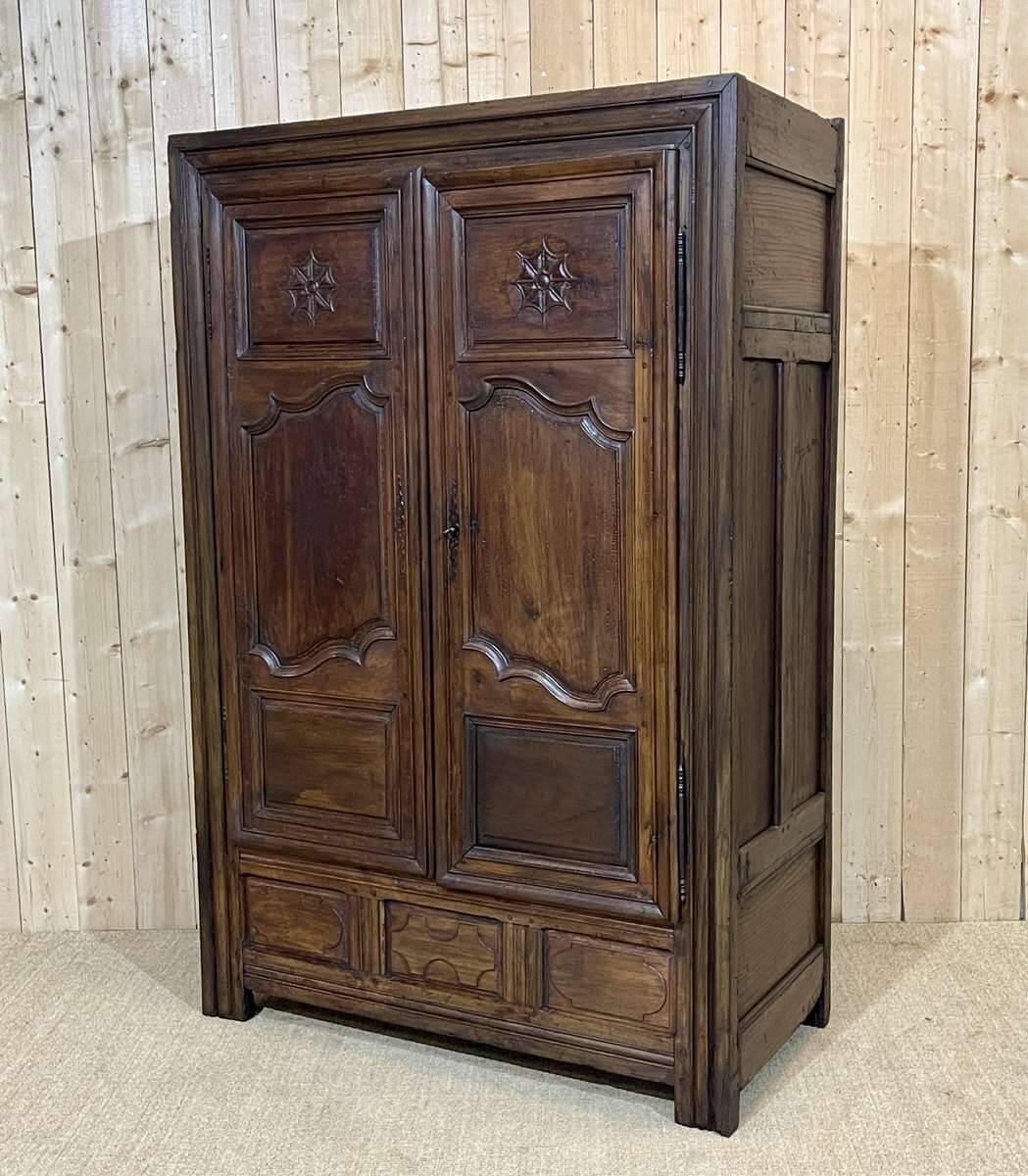 Armoire bretonne XIXème en merisier, chêne et châtaignier