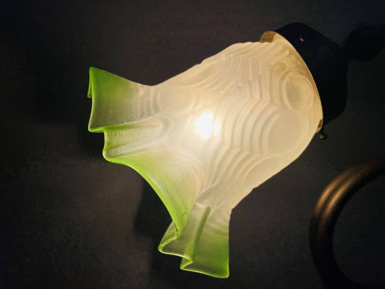 Portuguese 1930s green tulip glass table lamp