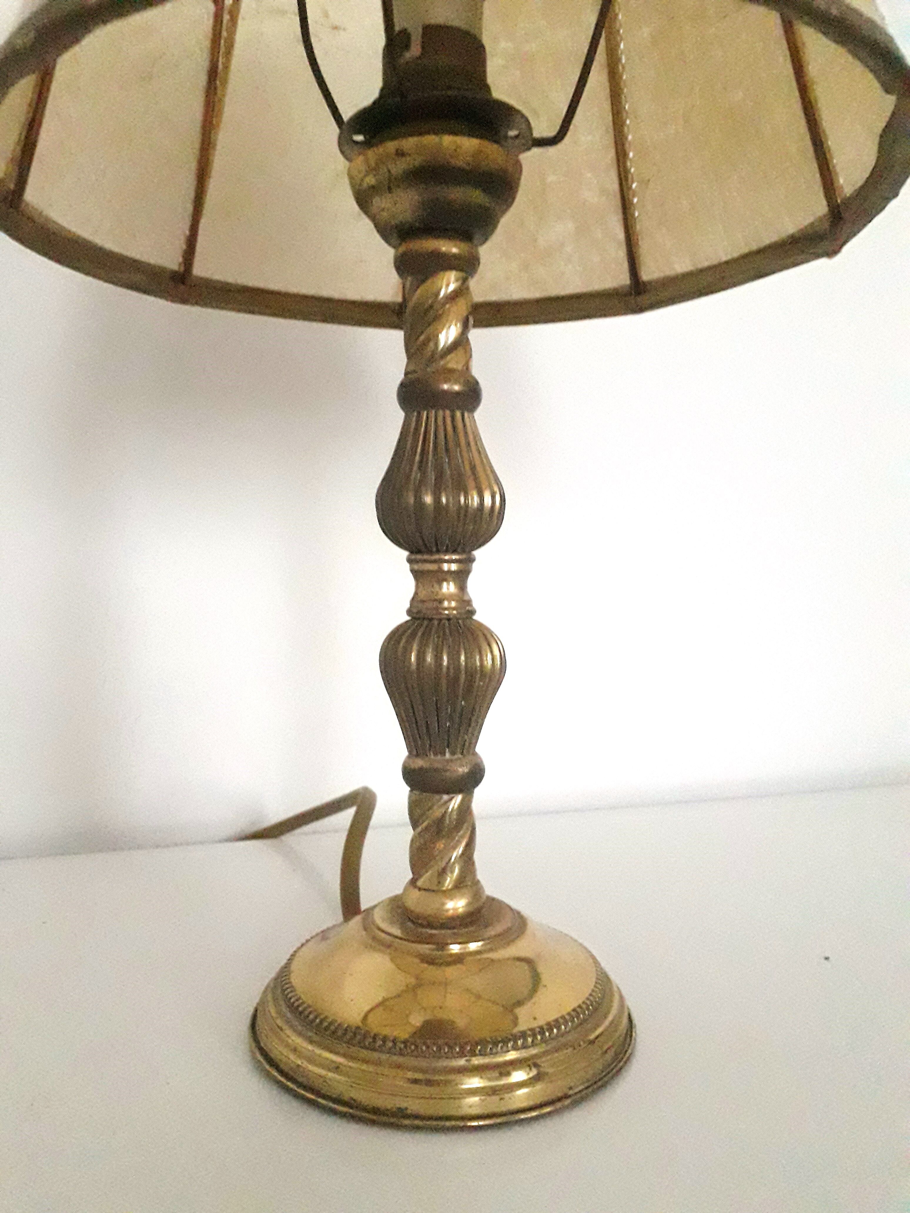 Lampe à poser / chevet - Pied laiton. 1960