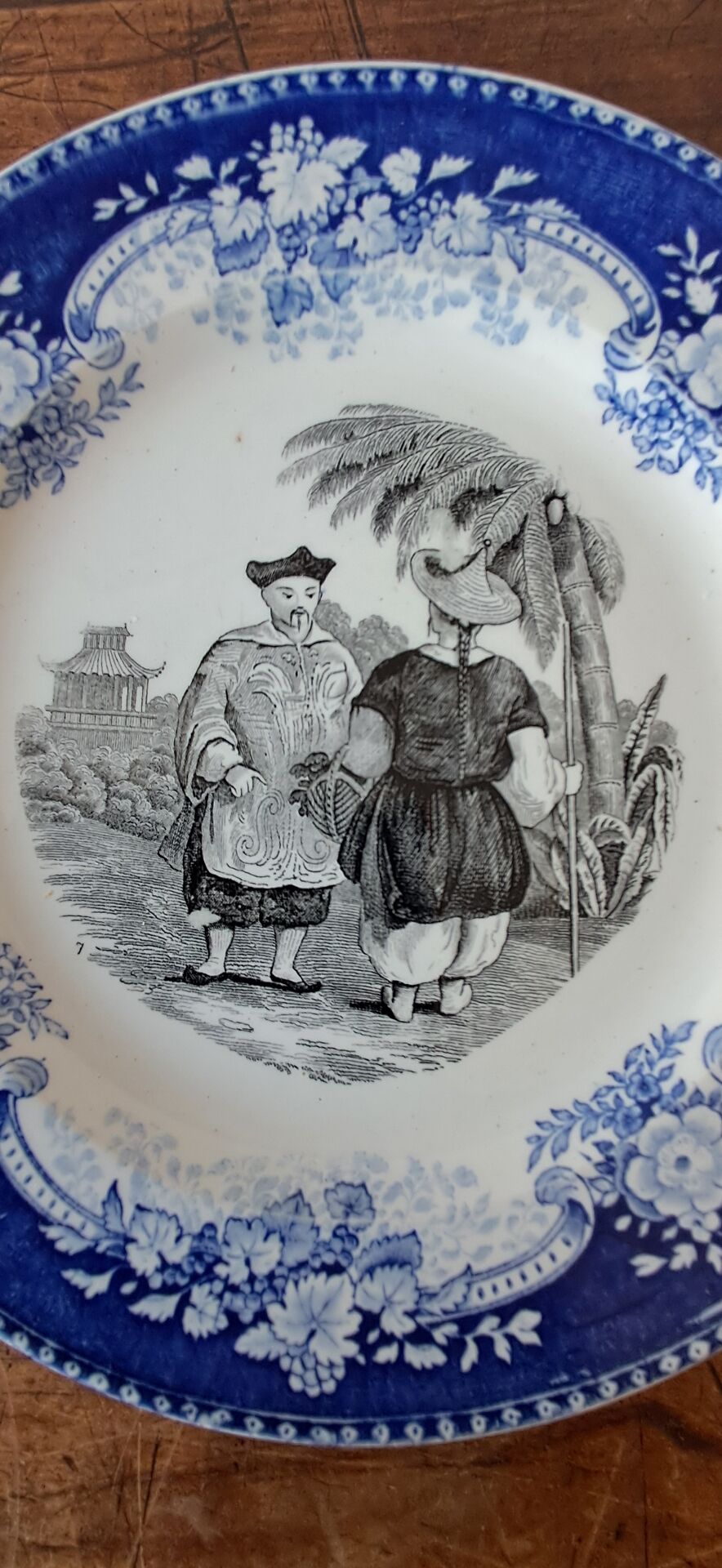 Orientalist plate U&C Sarreguemines. Gold medal 1844