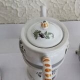 Ensemble théière sur chauffe plat et brûle parfum porcelaine à décor florale peint à la main