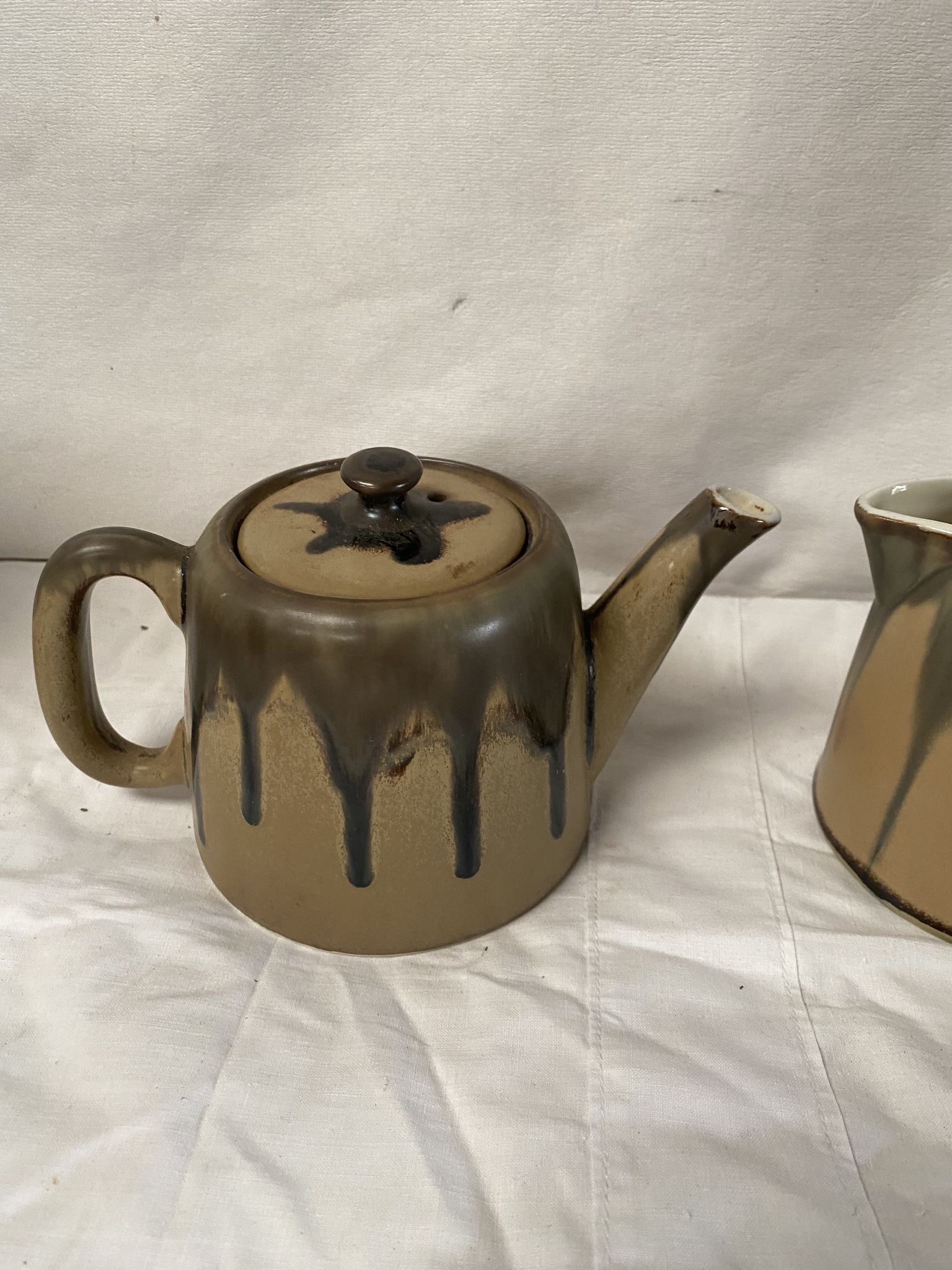 Teapot set and milk pot 60s