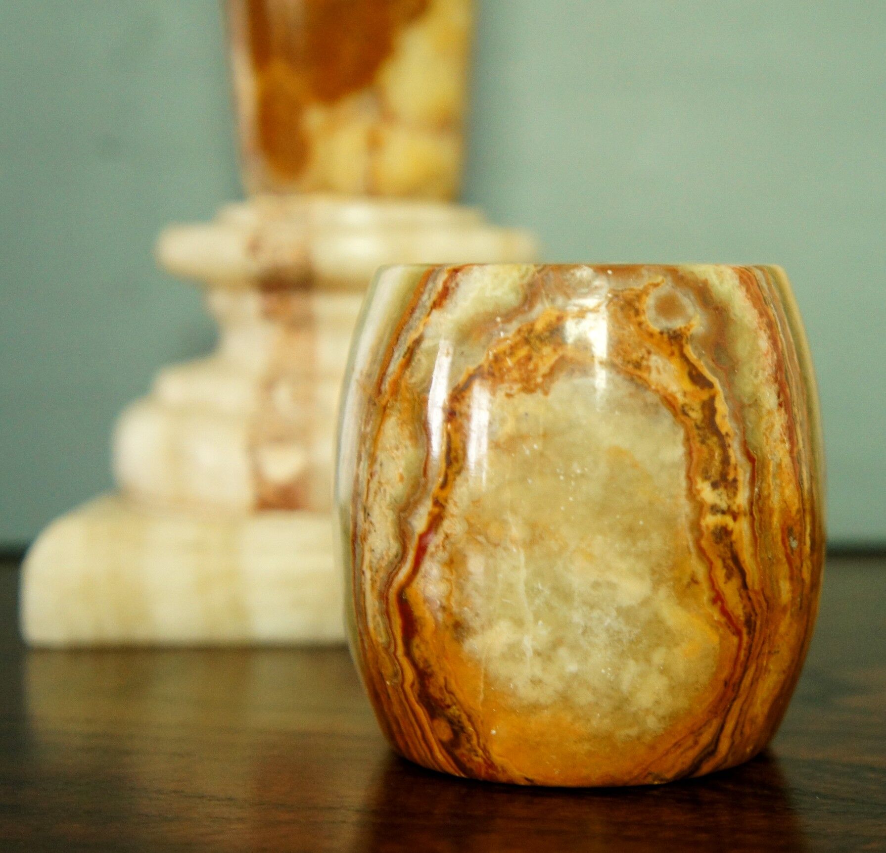 Set of 2 candlesticks in travertine