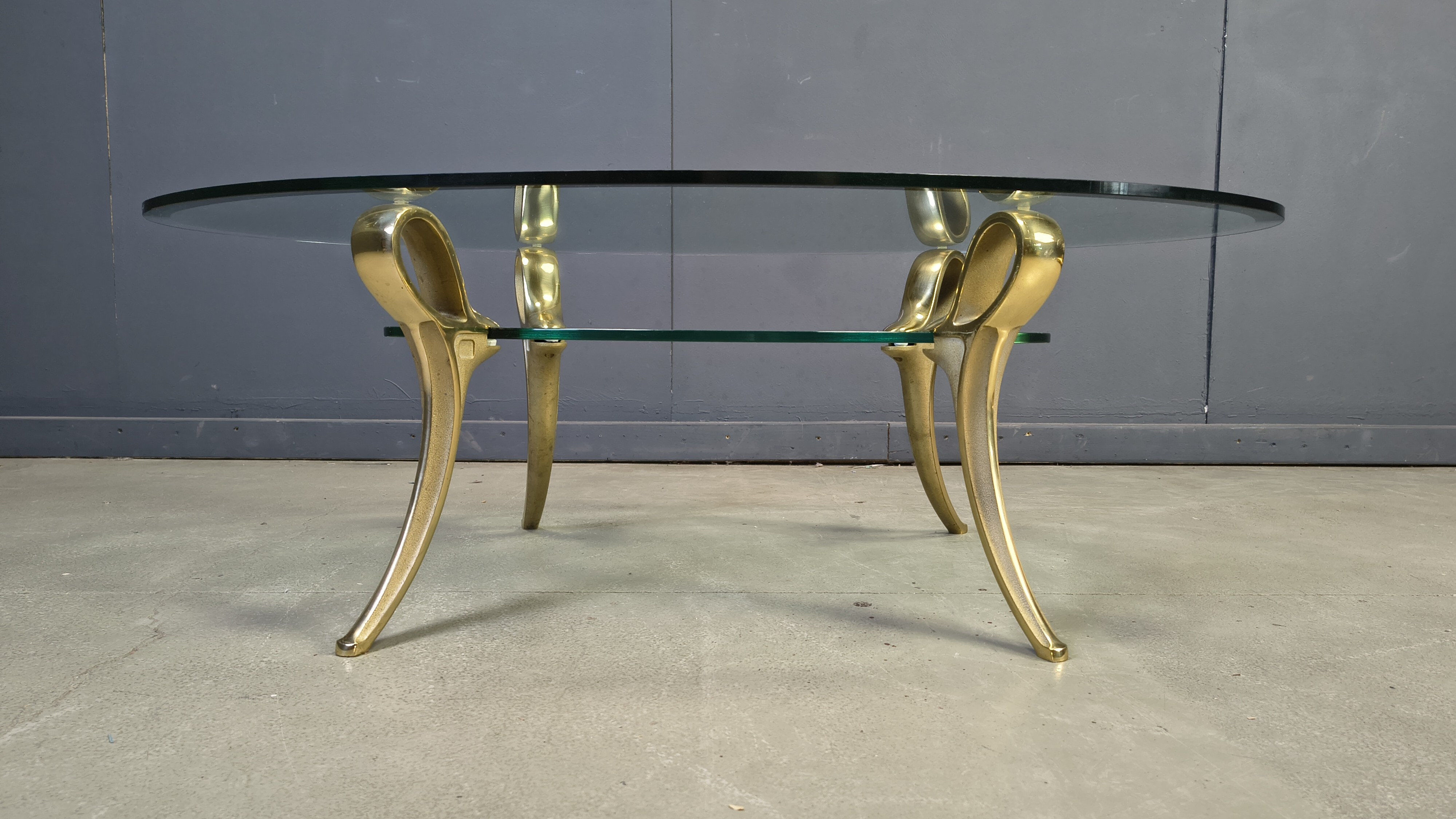 Table basse en laiton et en verre, années 1970