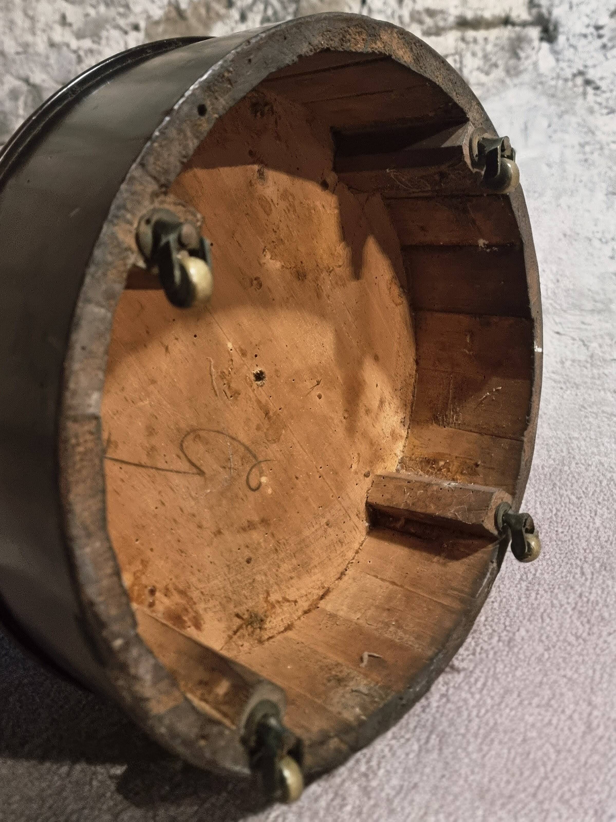 Antique French Empire Somno (bedside table) in mahogany with a marble top, circa 1805–1820.
