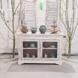 Buffe- vintage showcase