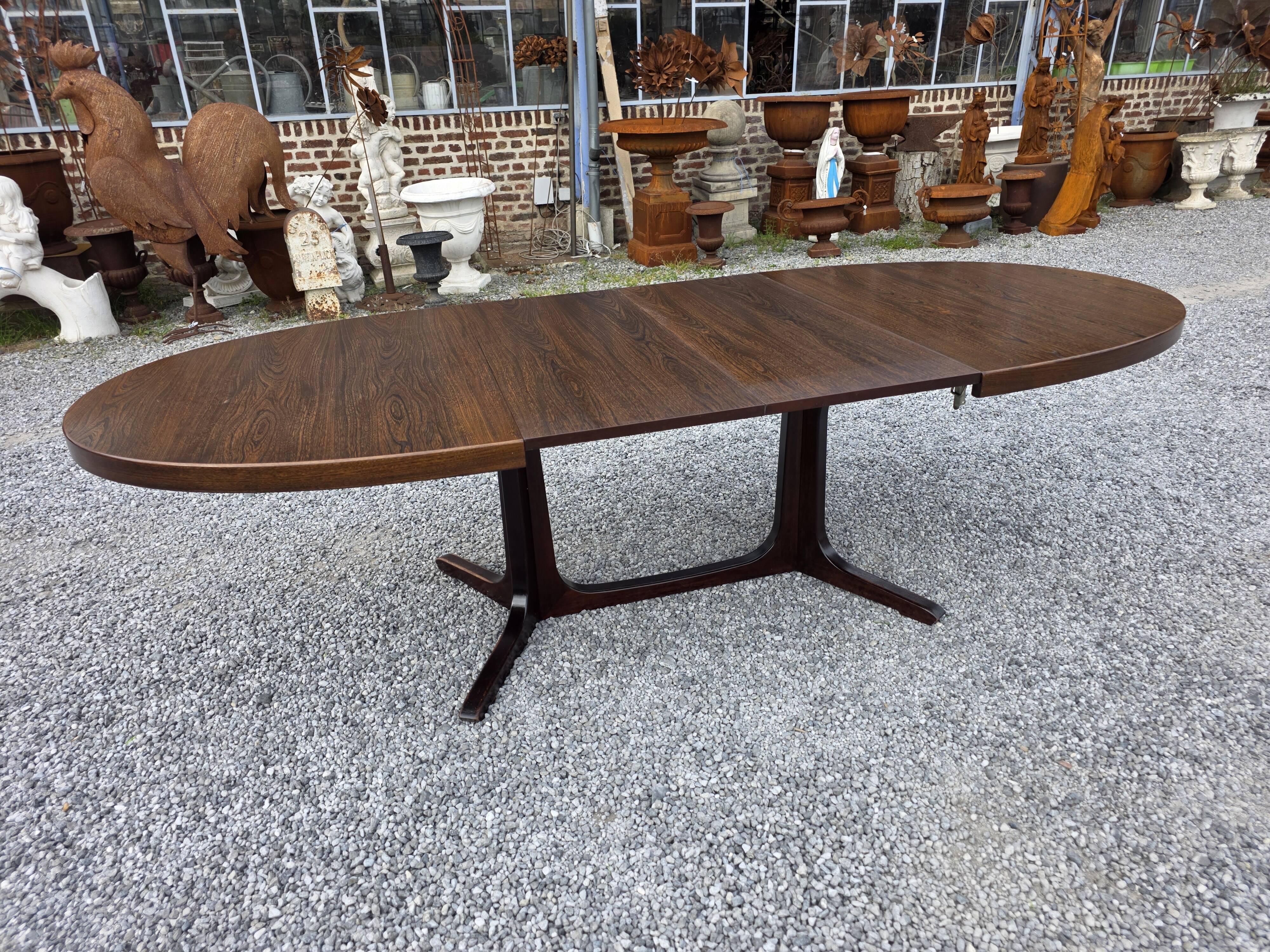 Extensible Baumann table in oak from the 1960s.