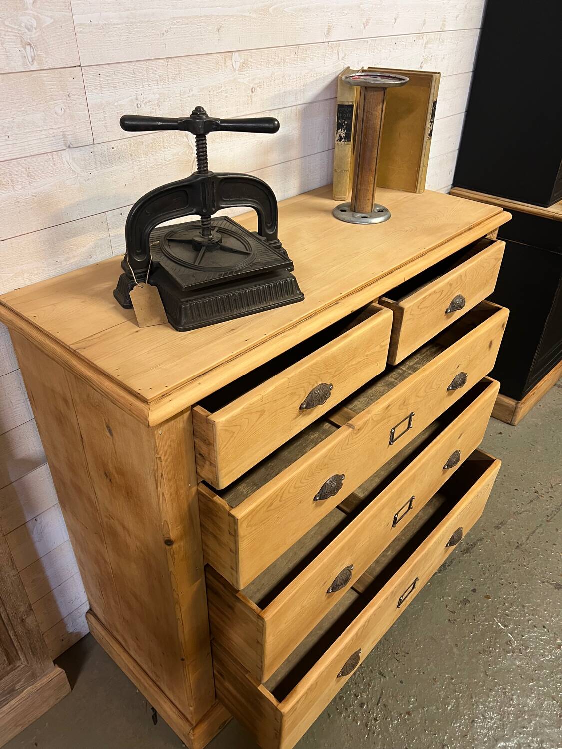 Meuble de métier à tiroir