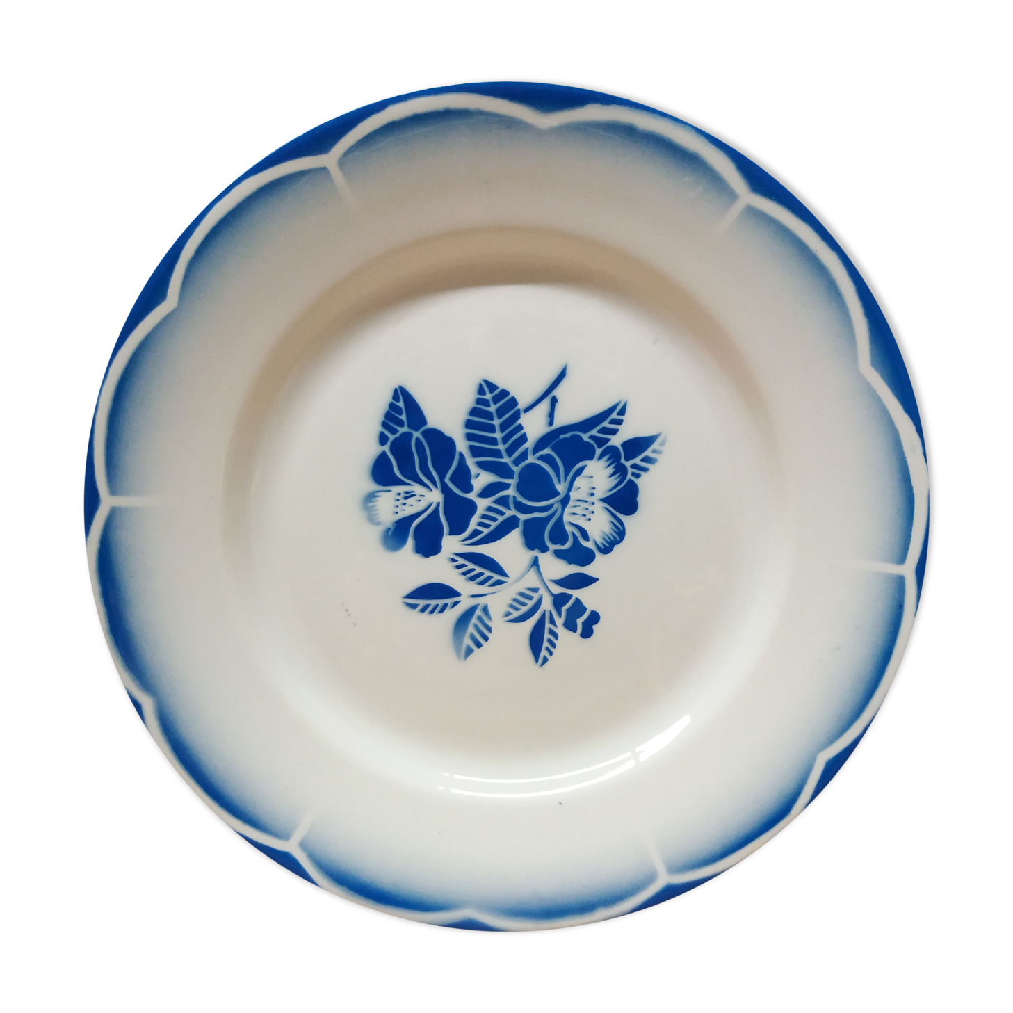 Flat plate Digoin blue flowers