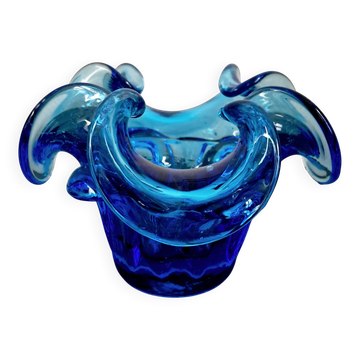 Magnificent Art Deco pocket bowl, four-petal flower in solid blue glass.