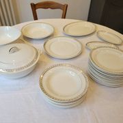 Table service in opaque porcelain with gold leaf.