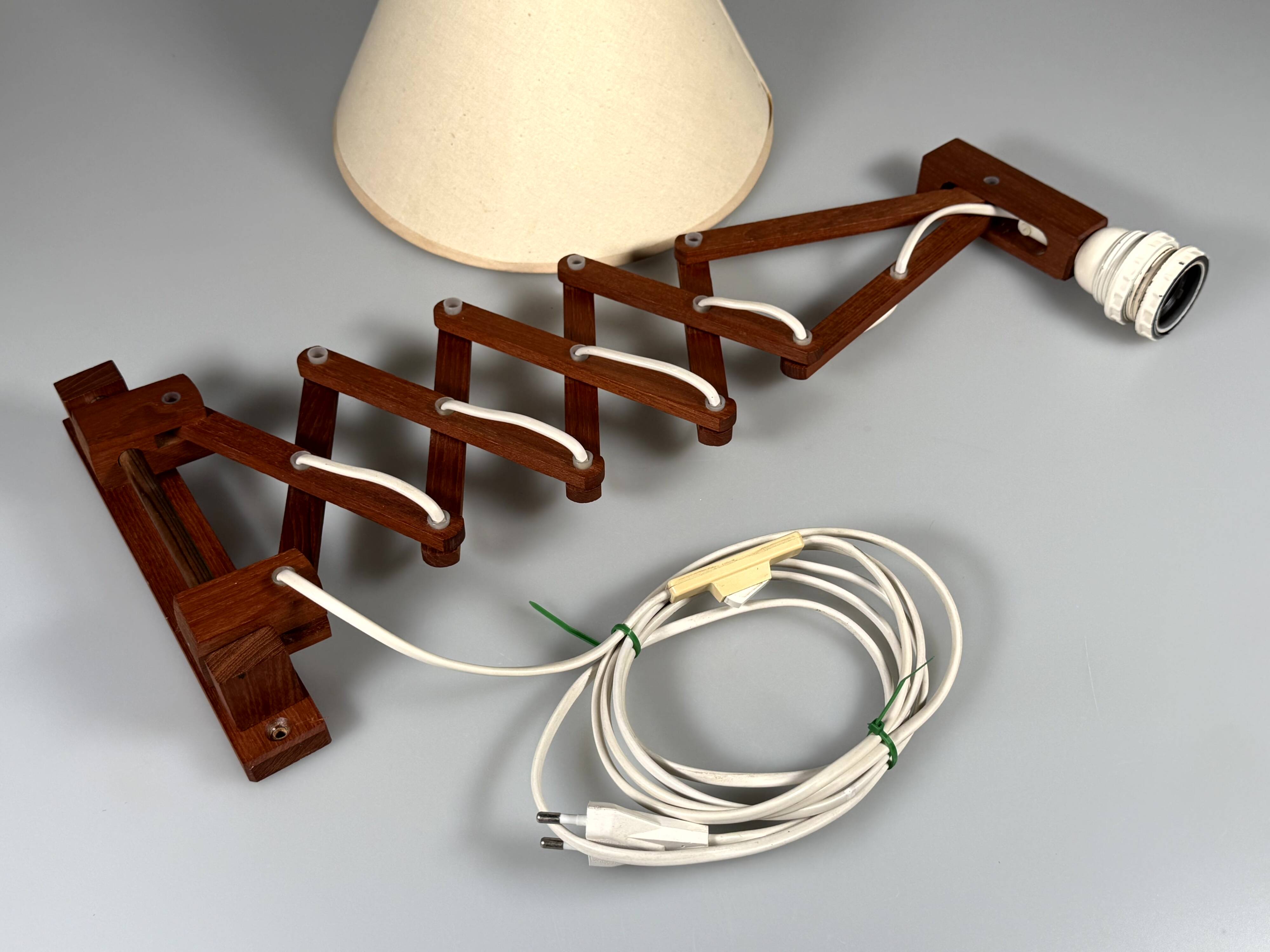 Applique murale des années 1960 1970, lampe ciseaux en teck, Danemark, design danois