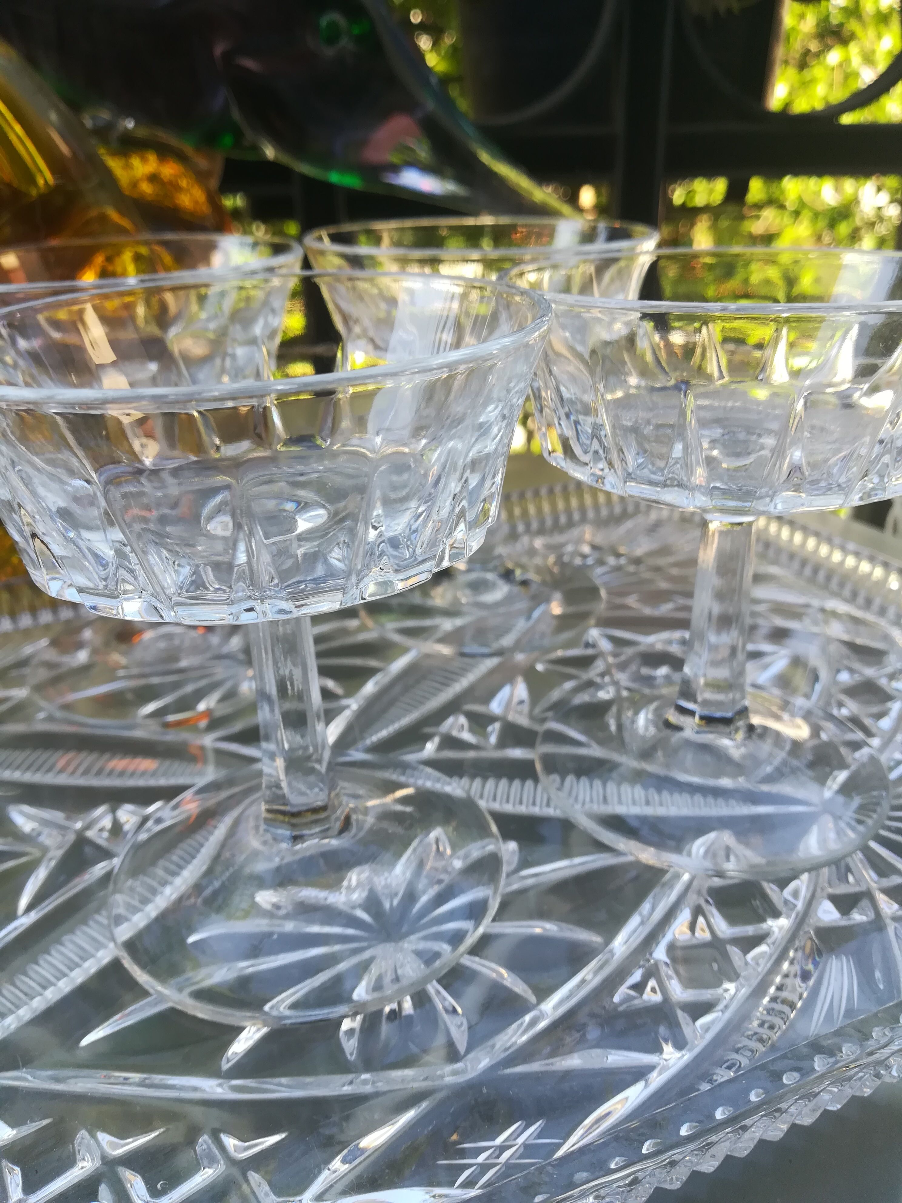 6 champagne glasses on set