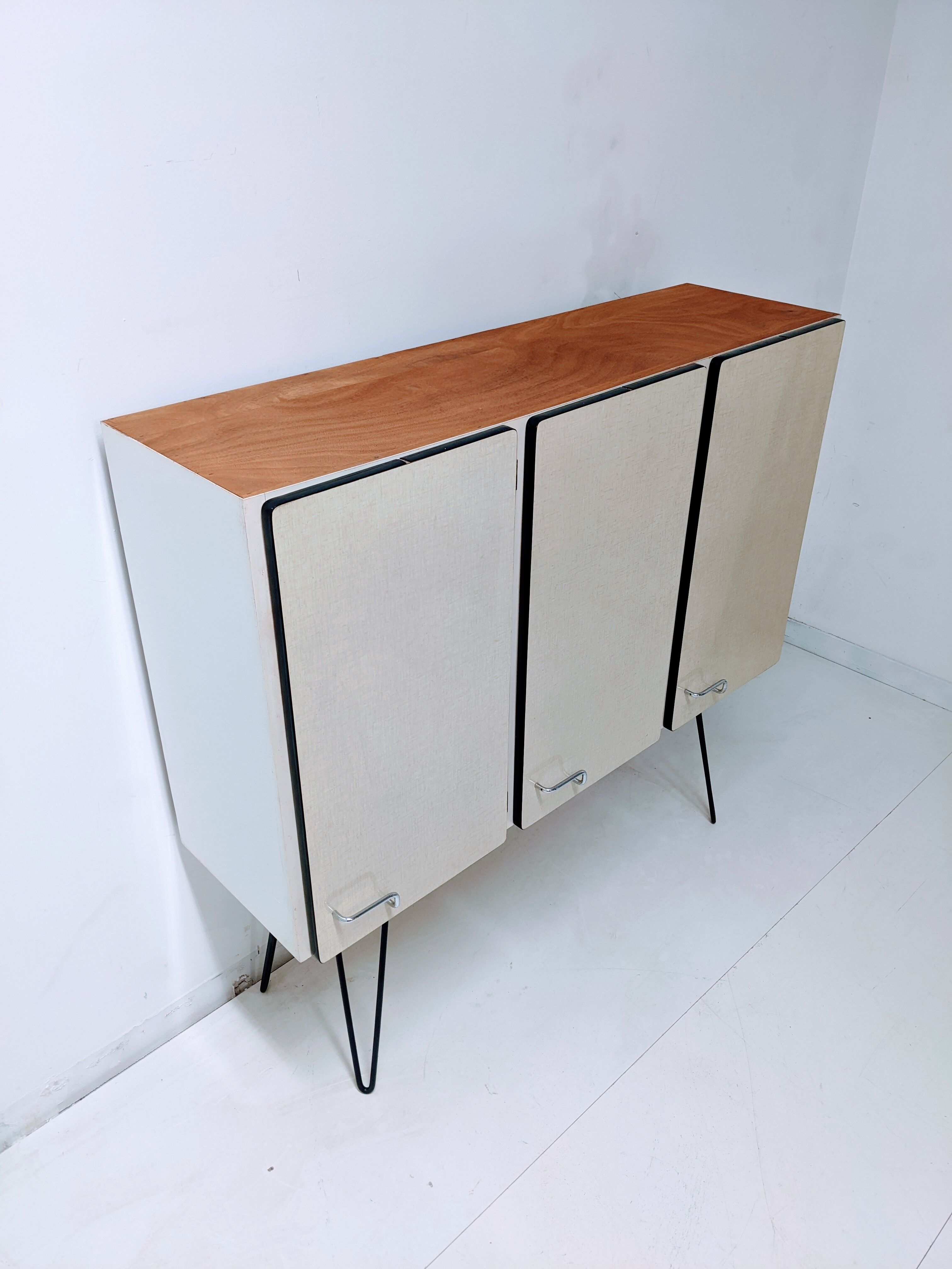 Buffet in formica and wood