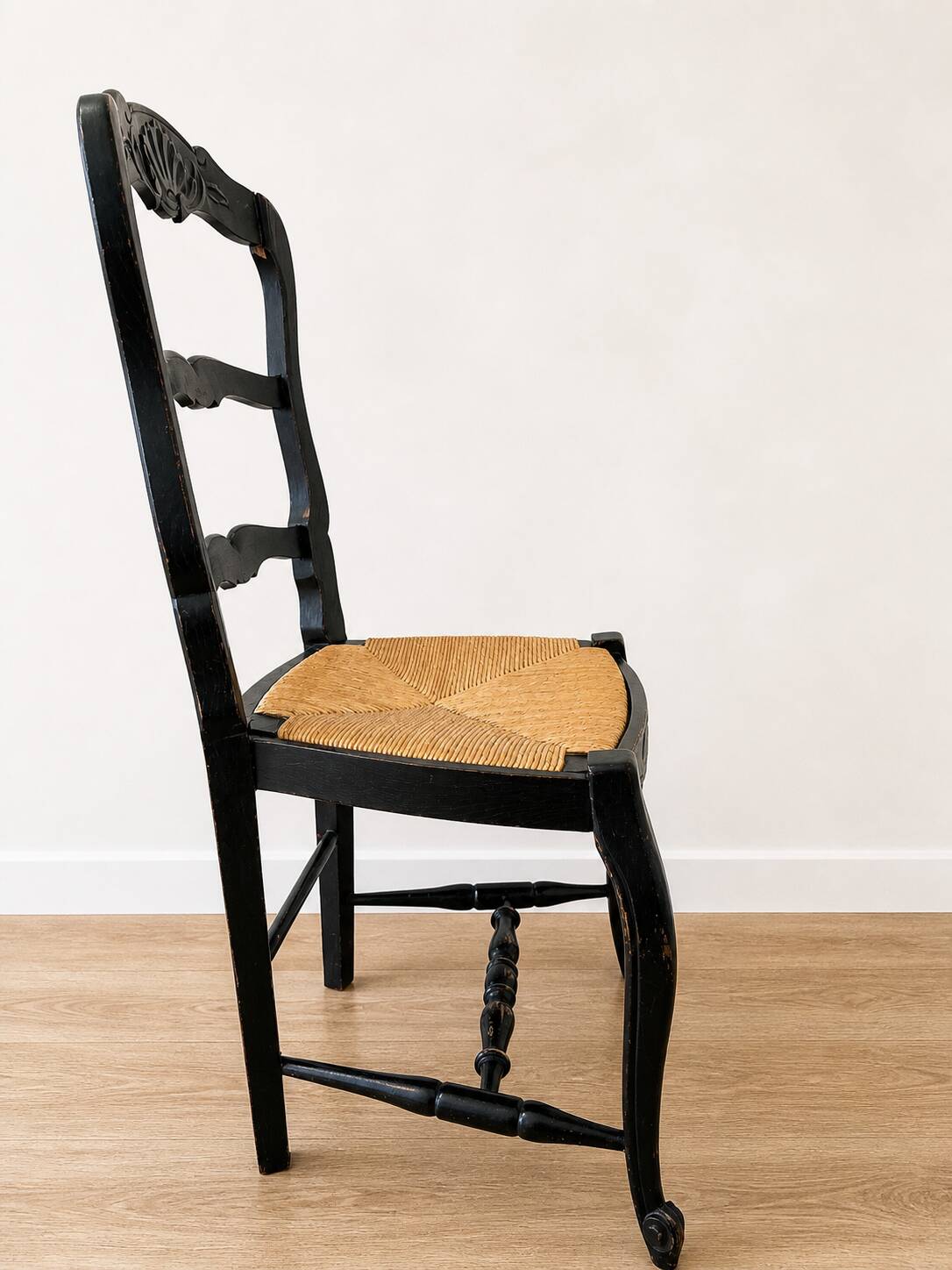 Louis XV style wooden chair – straw seat