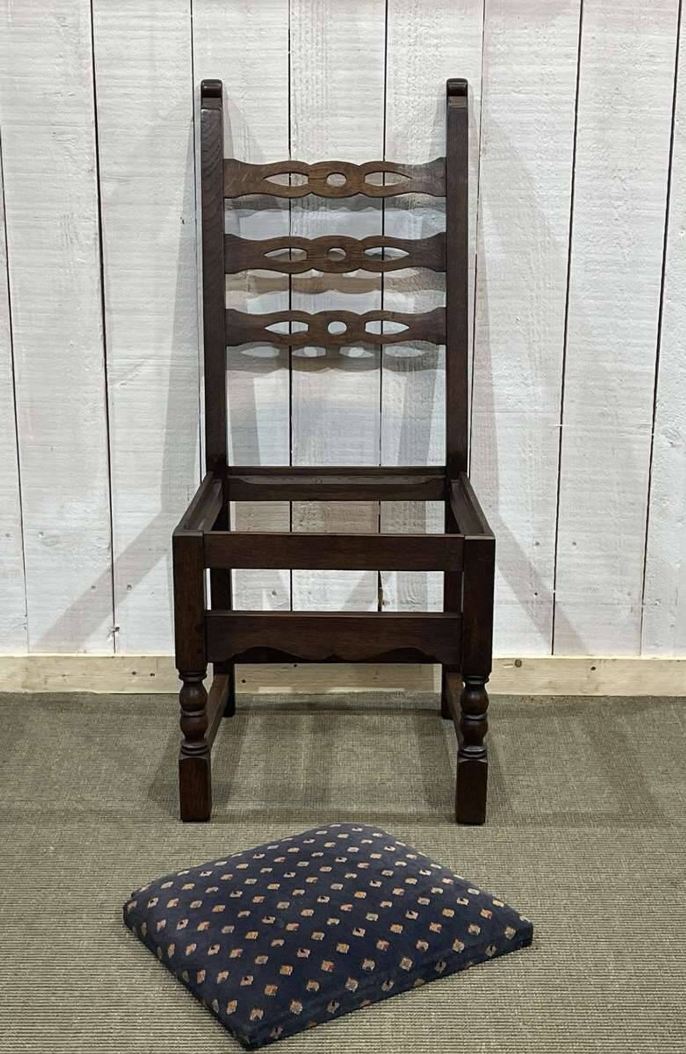 Suite de 6 chaises anglaises 19ème en chêne