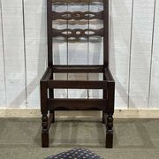 Suite de 6 chaises anglaises 19ème en chêne