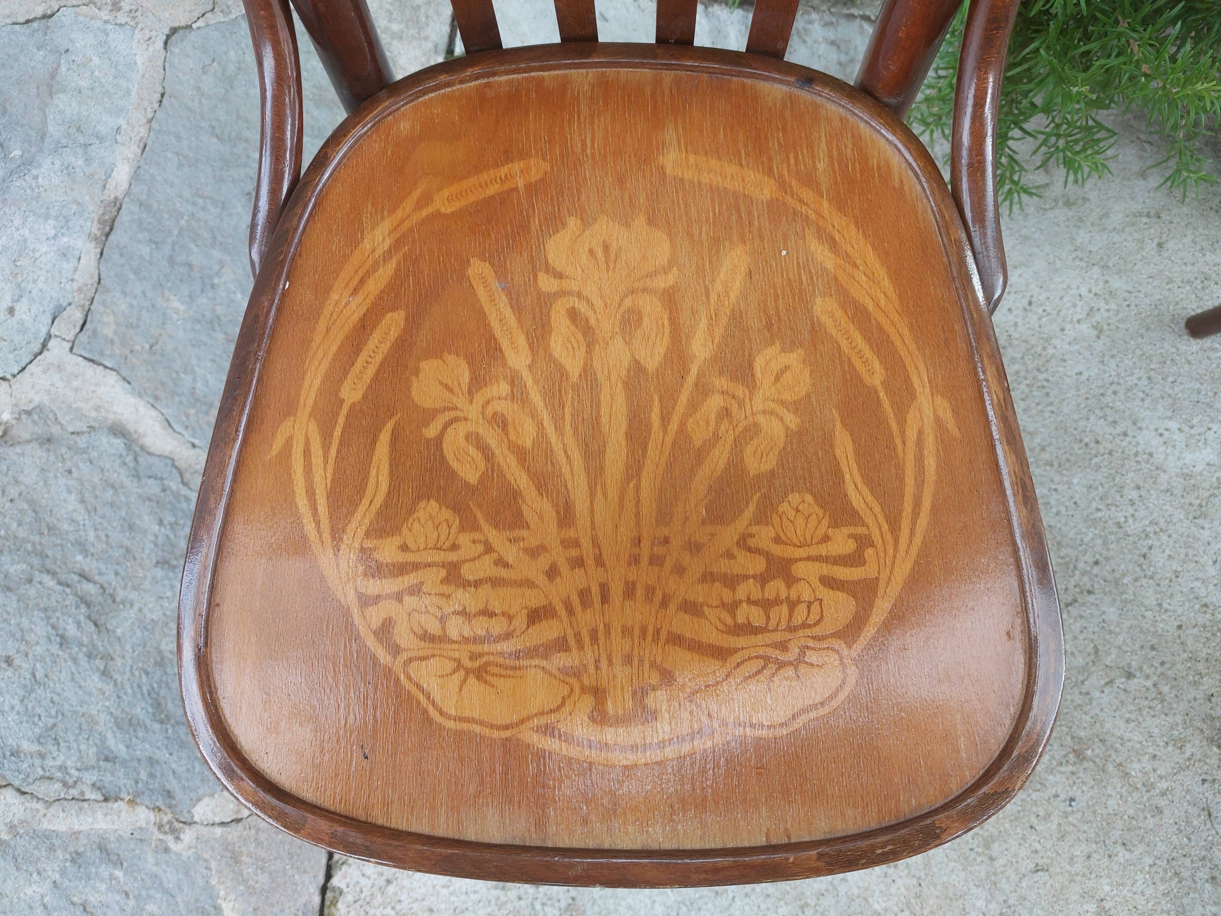 6 bistro chairs, pattern on the seat