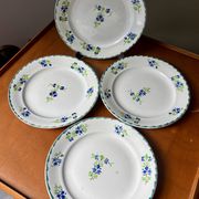 Ensemble de 4 assiettes à dessert anciennes Terre de Fer motif floral