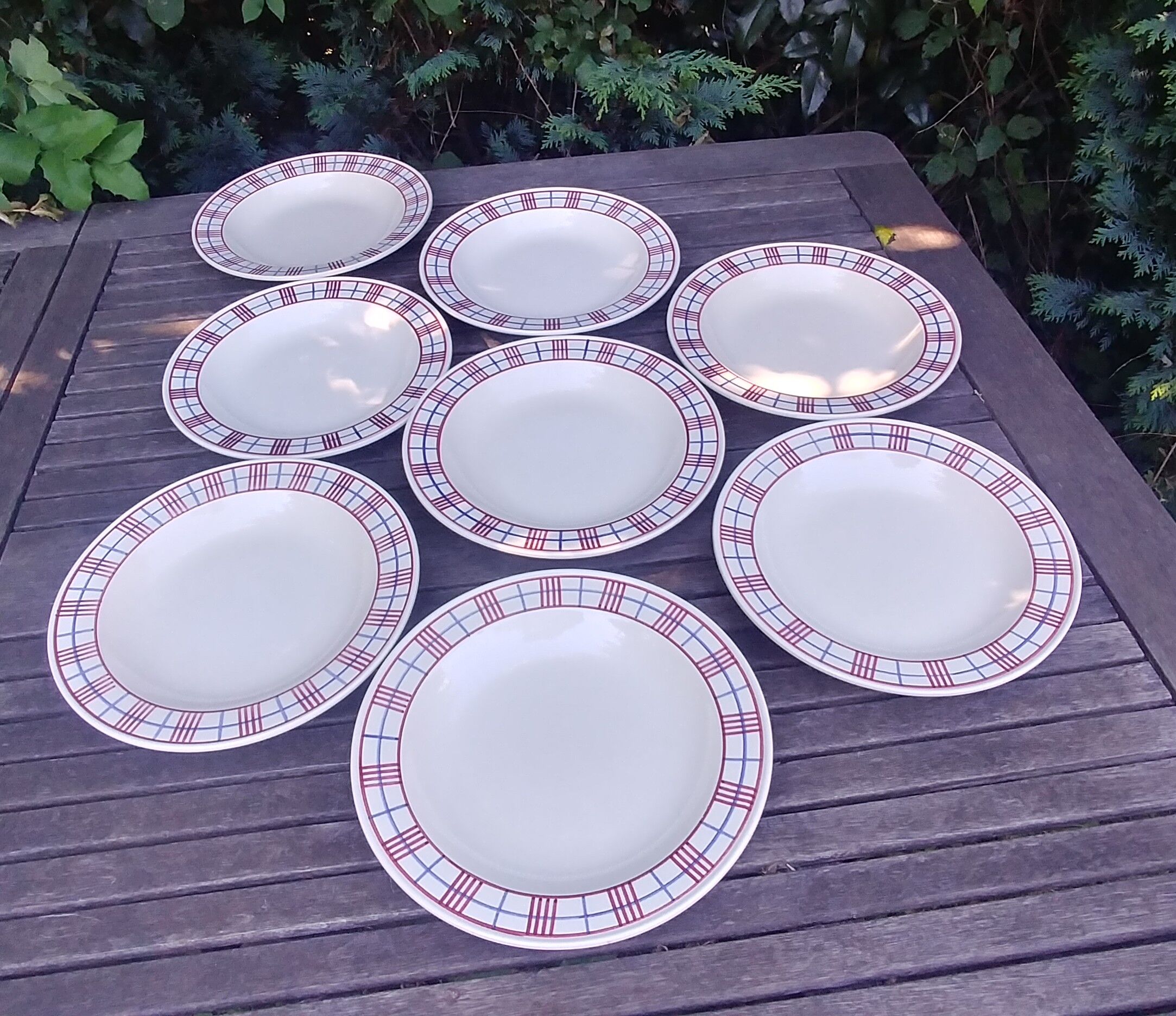Set of eight hollow plates Villeroy & Boch model CAROLA