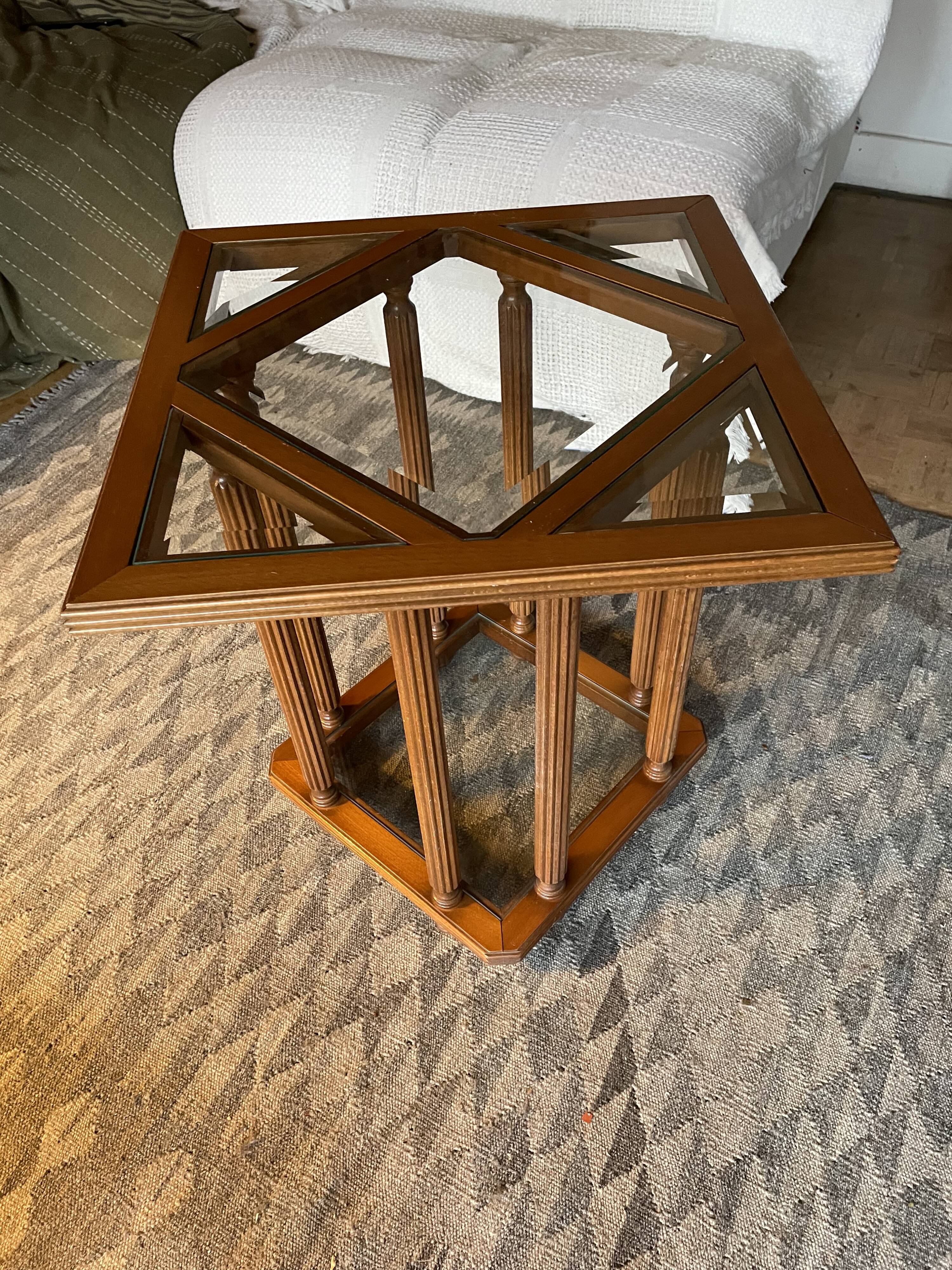 Petite table en verre et bois