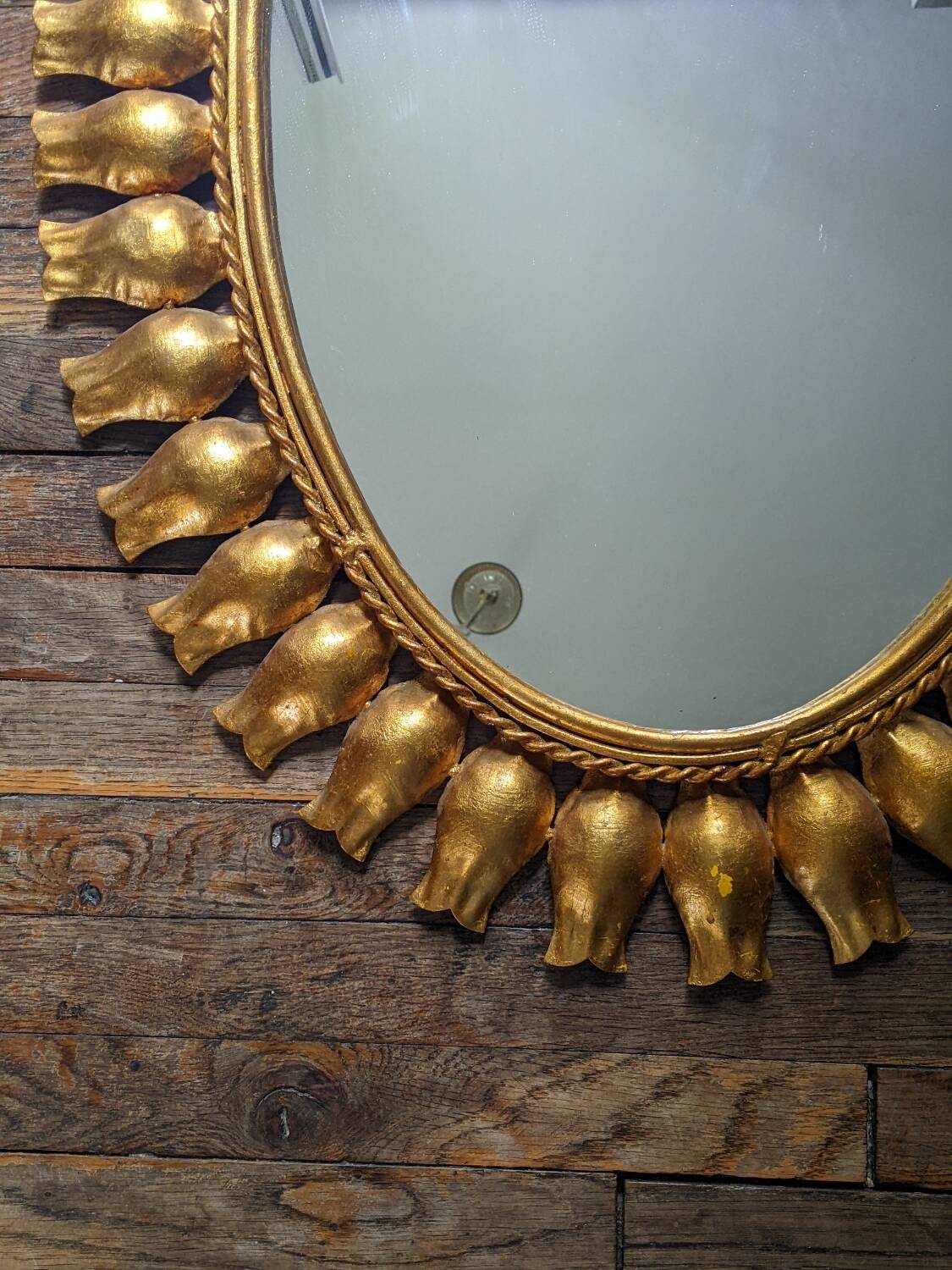 Miroir tulipe en métal doré ovale décoration campagne