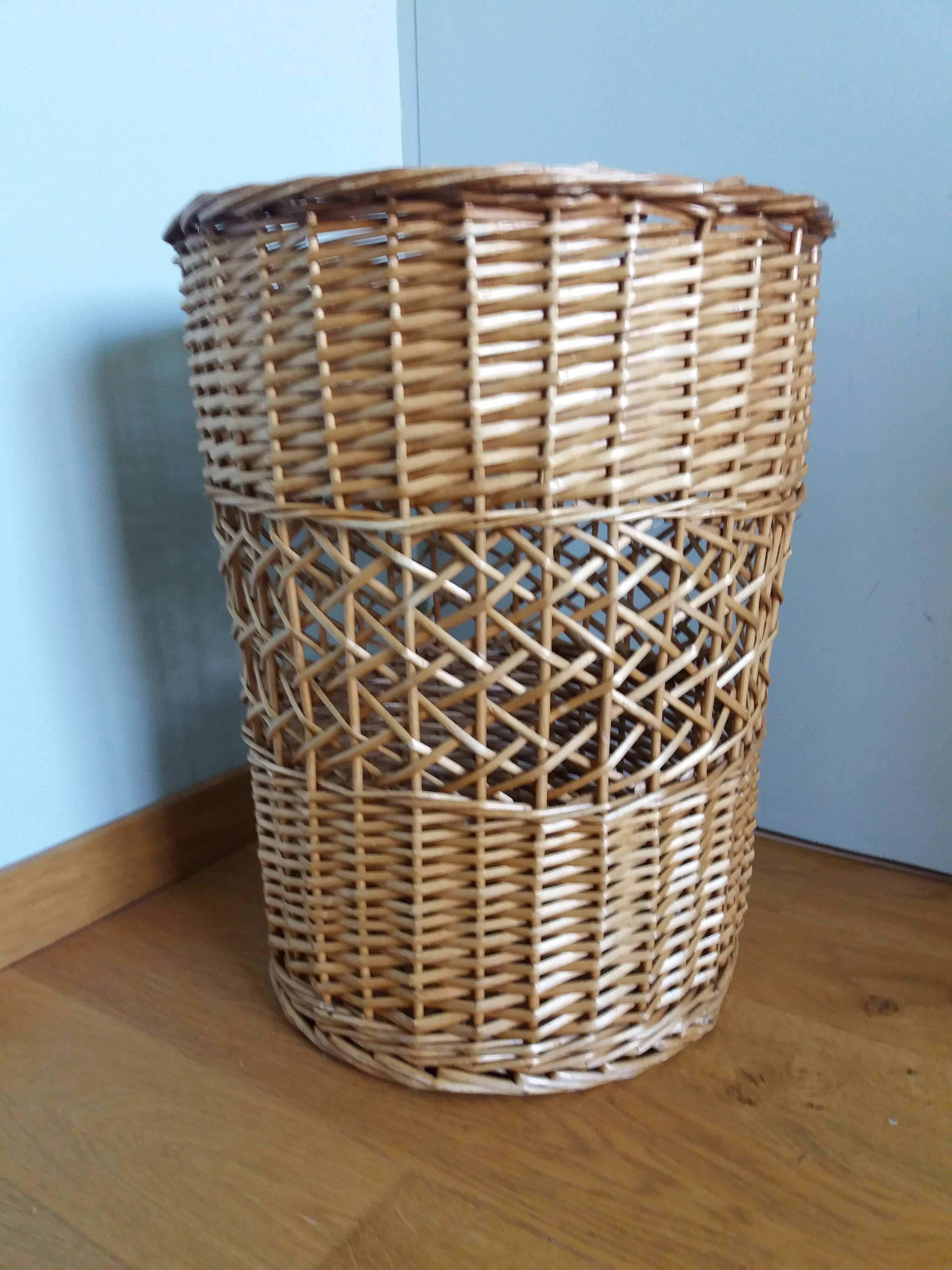 Wicker laundry basket