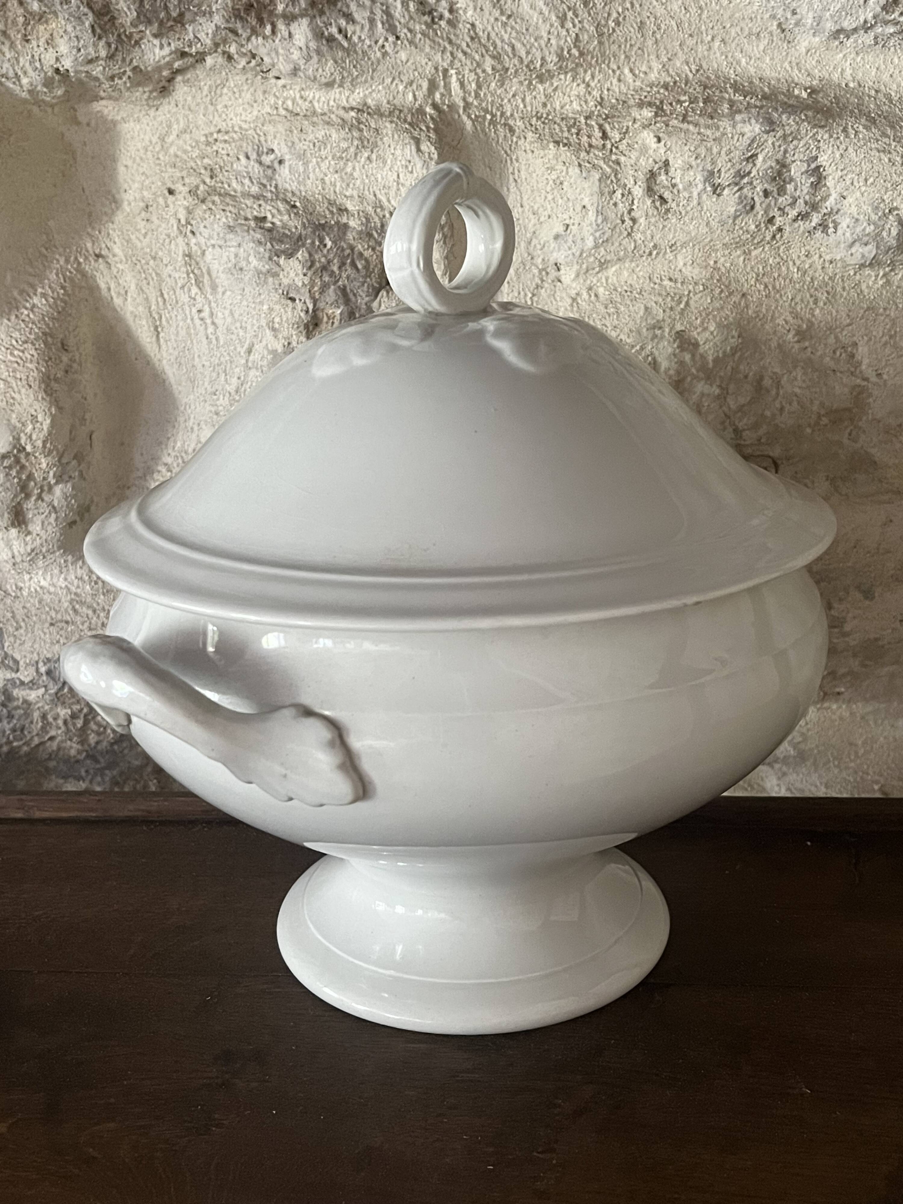 White porcelain soup tureen - Moulin des Loups