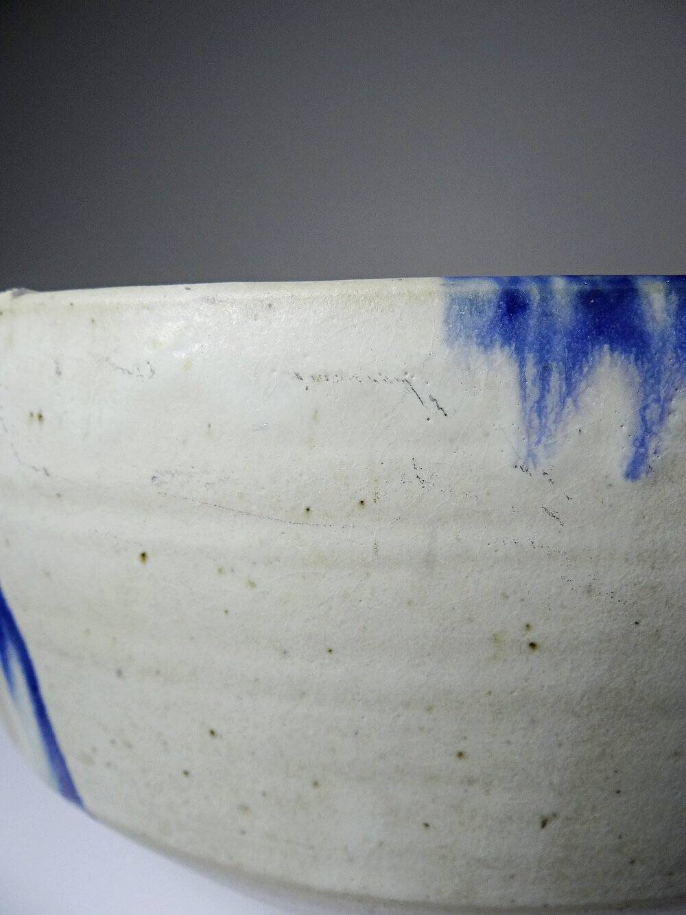 Large hand-turned stoneware salad bowl, signed, vintage from the 80s to 2000s.
