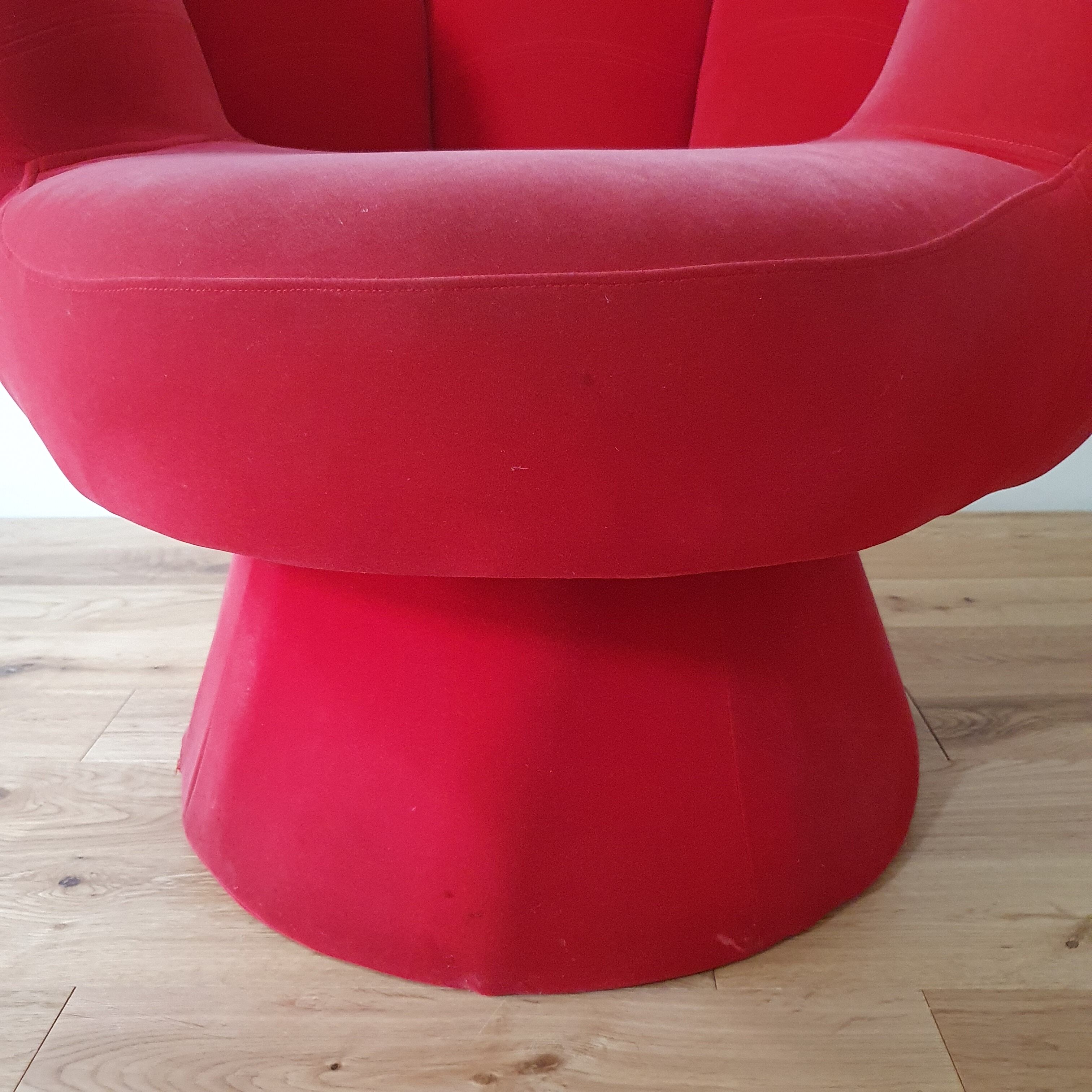 Vintage red hand armchair - 70s