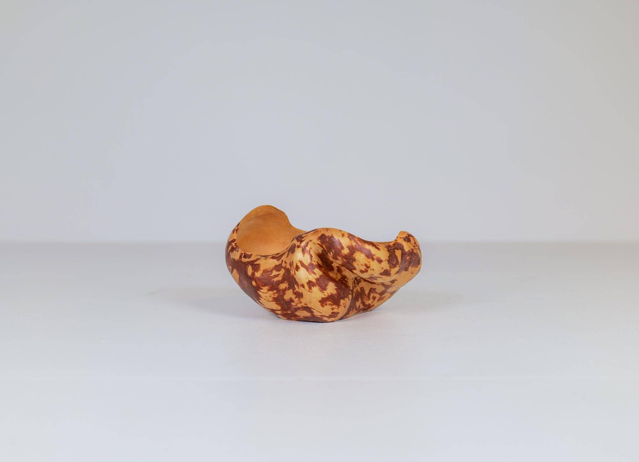 Set of 3 bowls in organic burl wood from Swedish folk art, circa 1960-1970.