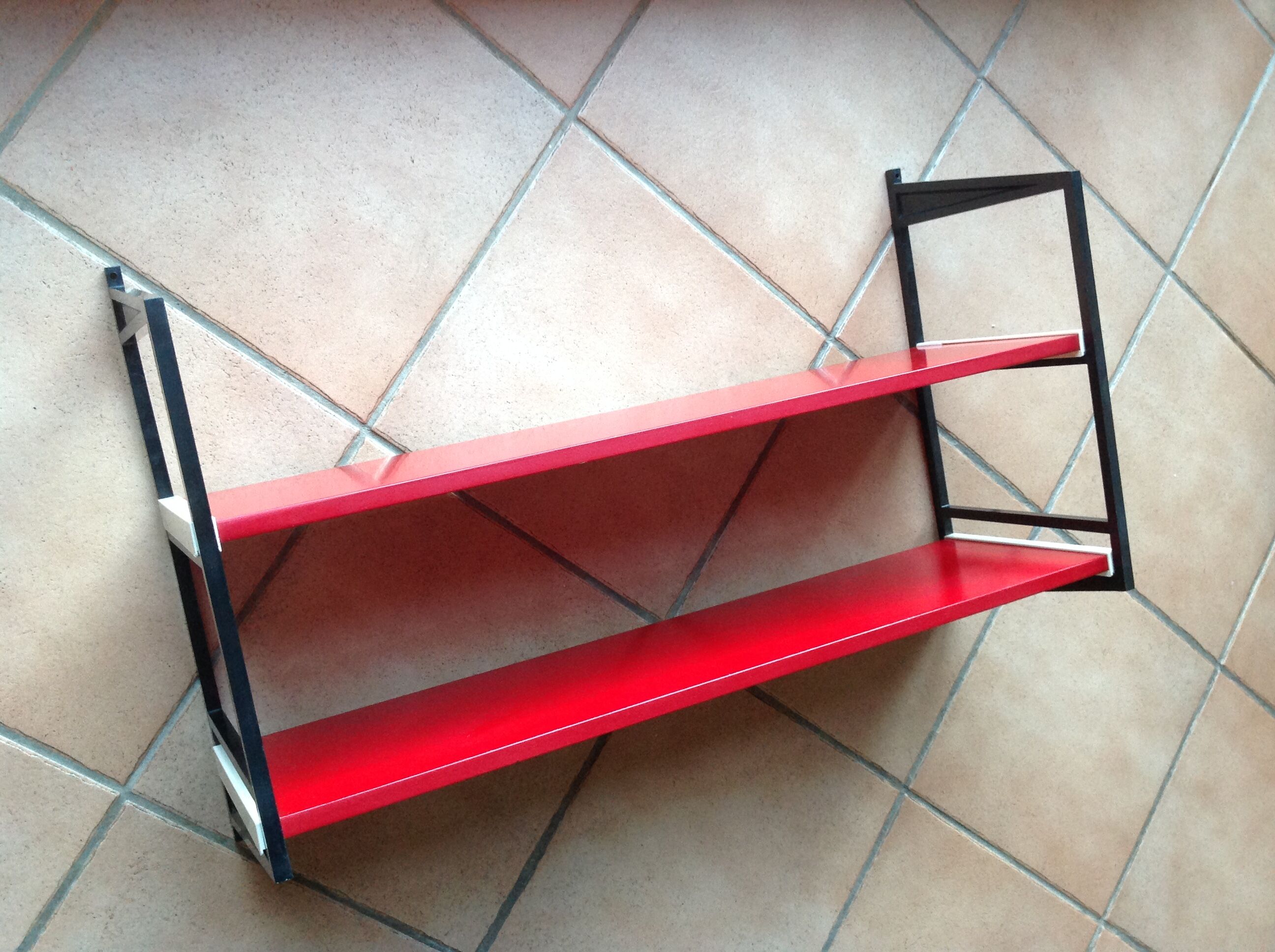 Carmine red wall flooring by Schubert Werk / vintage 60s-70s
