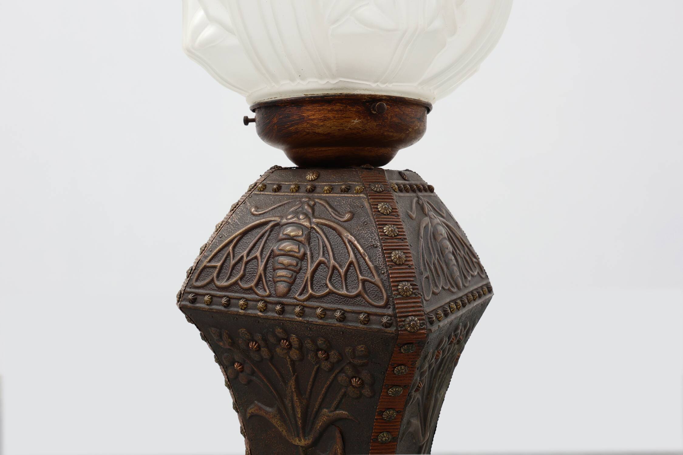 Art Nouveau floorlamp in hammered copper with frosted glass hood, Belgium