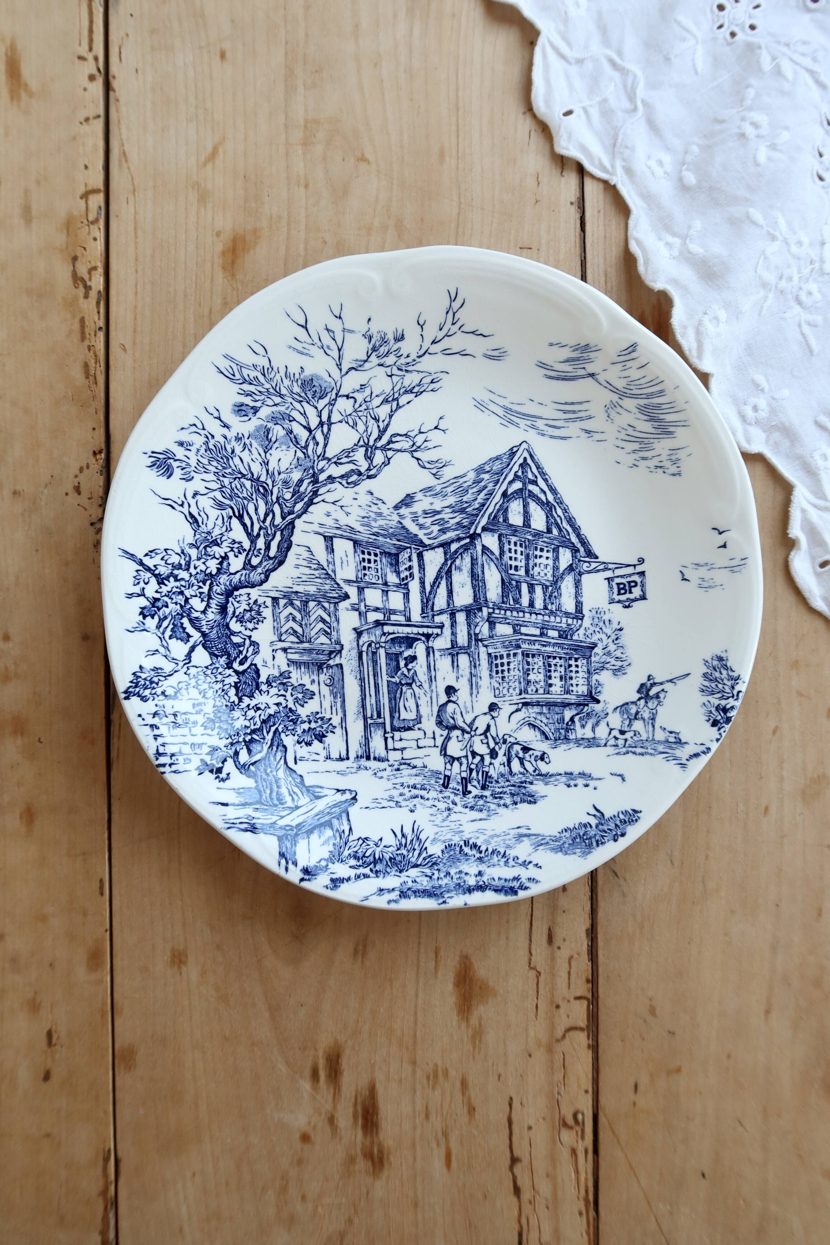 Vintage Gien plate – Ivory earthenware with romantic blue decoration