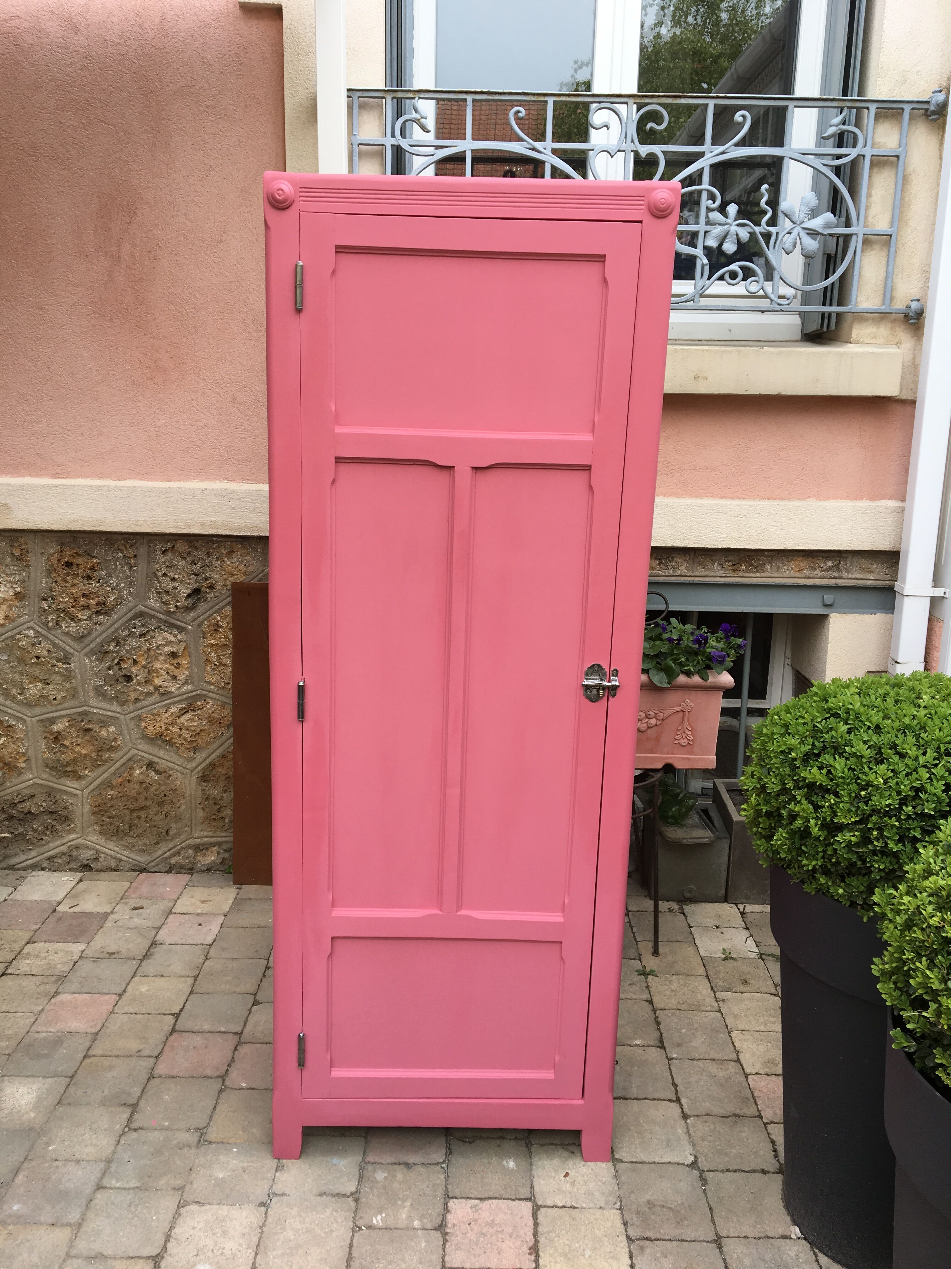 Parisian wardrobe bonnetière