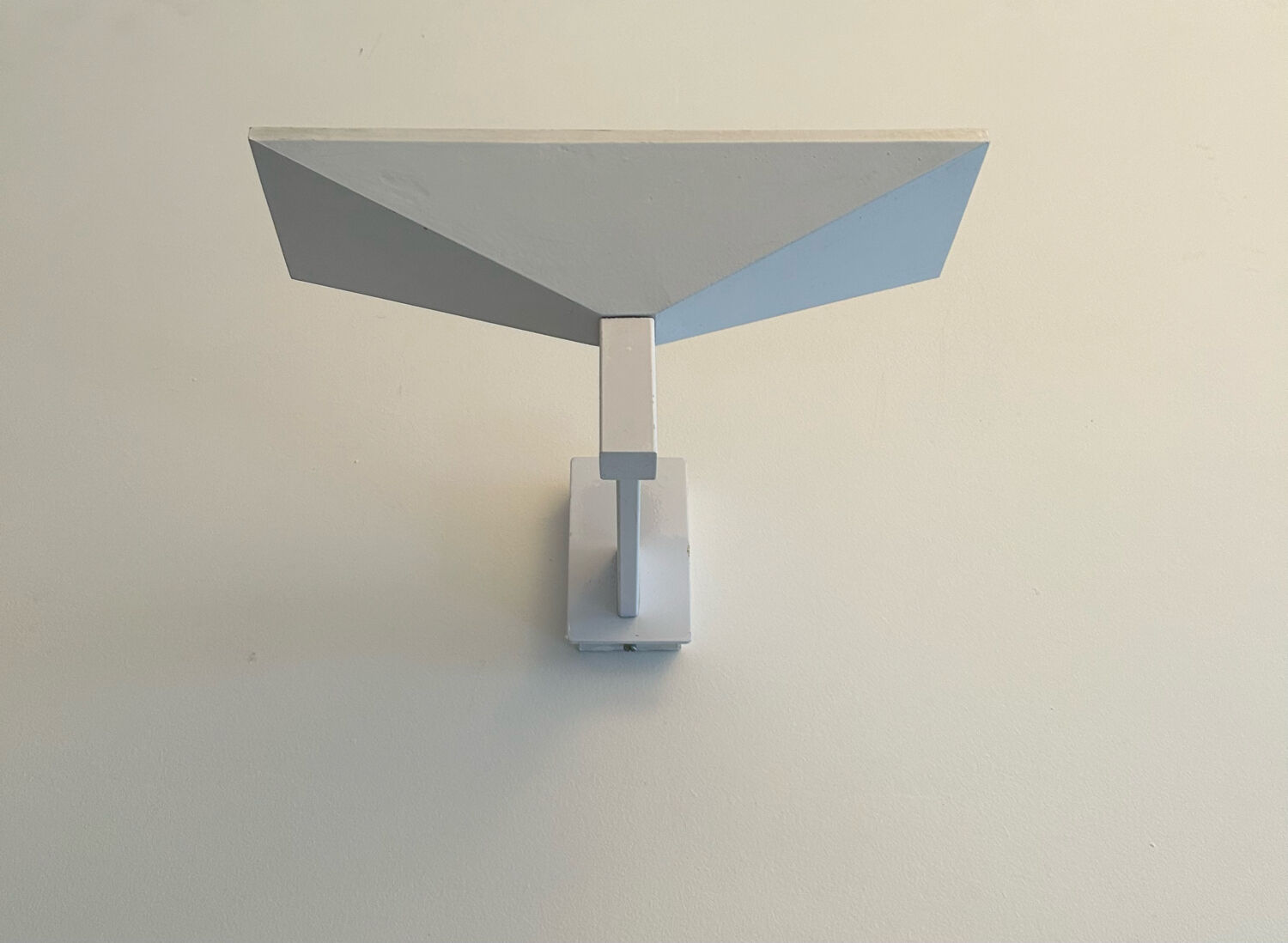 Modernist vintage Disderot wall lamp, white lacquered metal, Glass and Light 1970