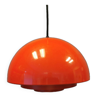 Une suspension originale Jo Hammerborg pour Fog & Mørup, modèle Milieu mini de couleur rouge foncé