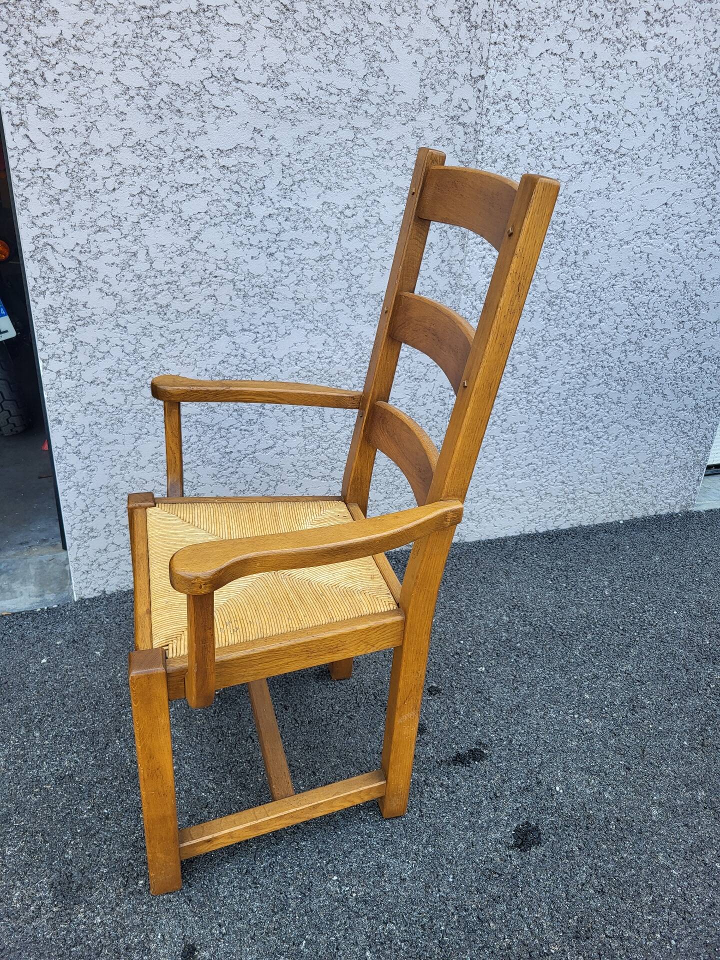 Country-style chair in solid oak