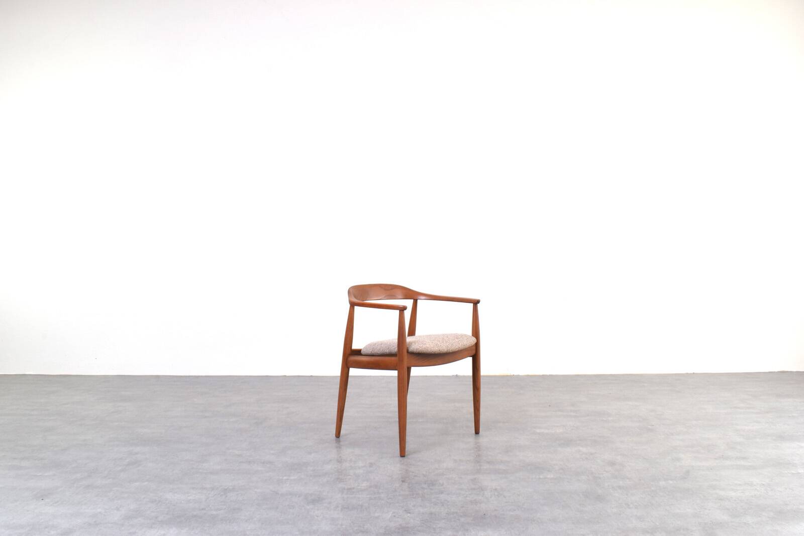 Danish armchair from the mid-century by Illum Wikkelsø for Niels Eilersen, 1960s.