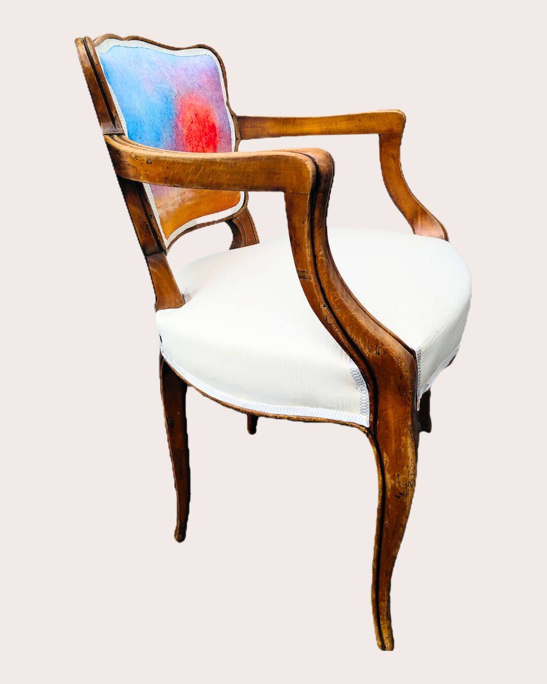 Armchair with armrests in Louis XV style