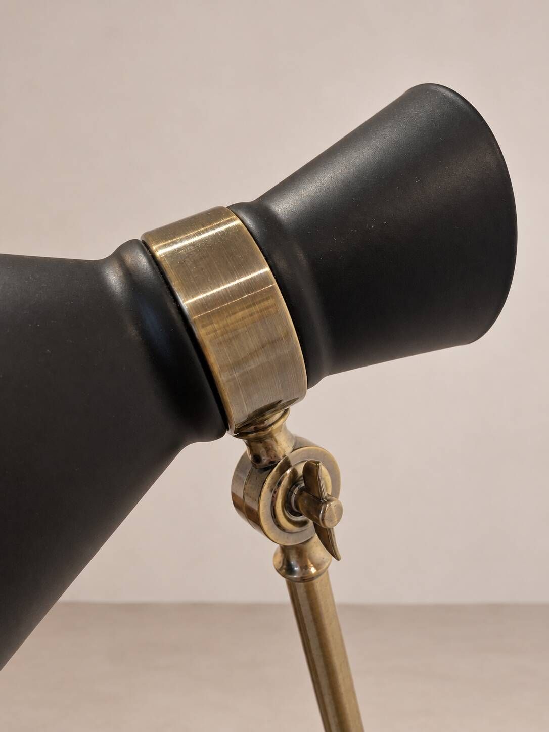 Diabolo floor lamp in metal