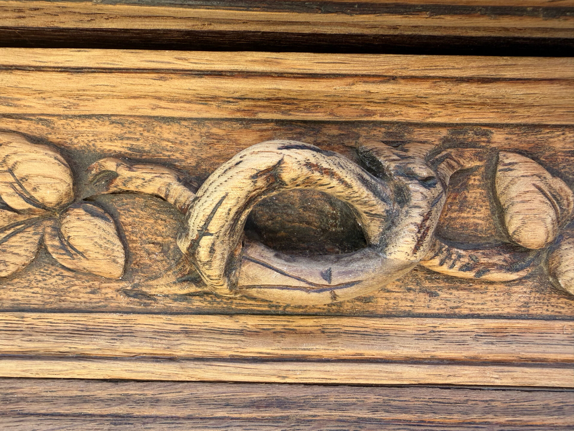 Console chêne brut massif décor végétal sculpté fin XIXe