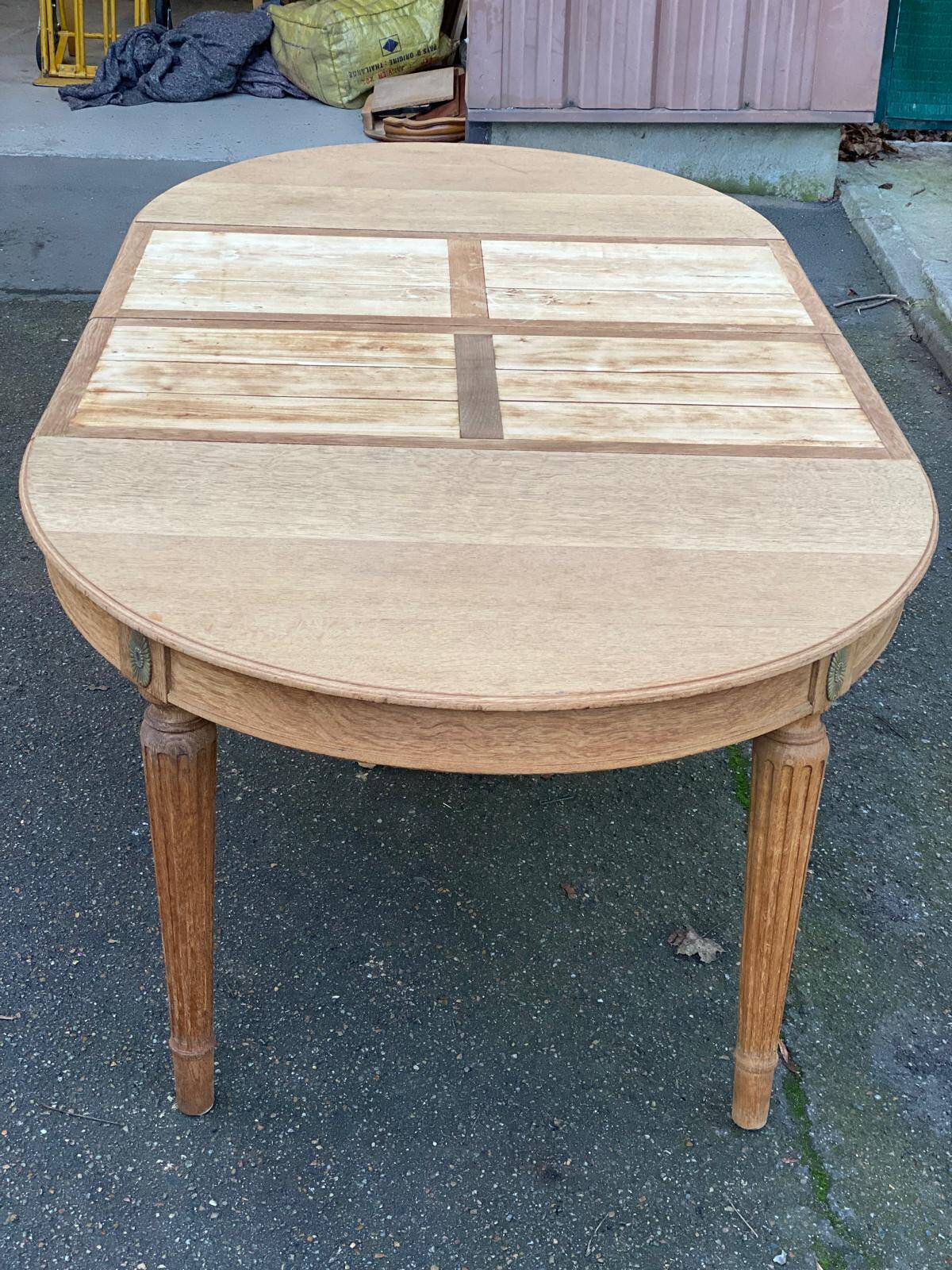 Renovated round Art Deco dining table in solid oak, 1950, 230cm extendable.