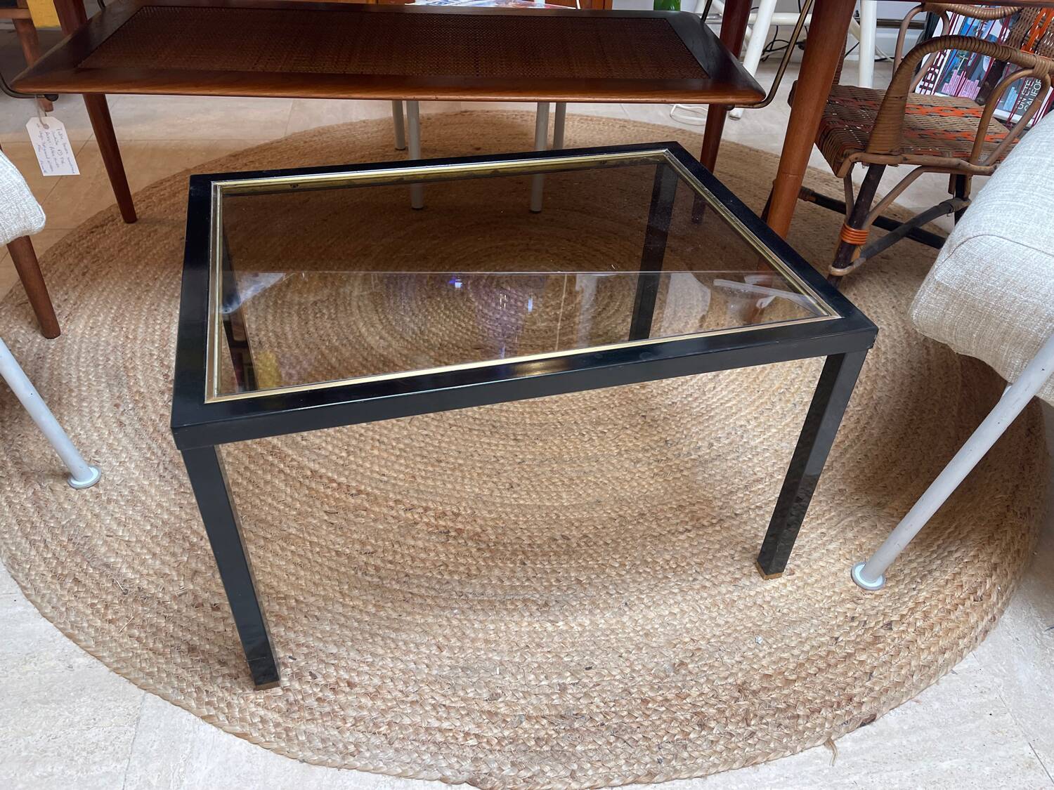 Table d’appoint verre et métal noir et or, 1970