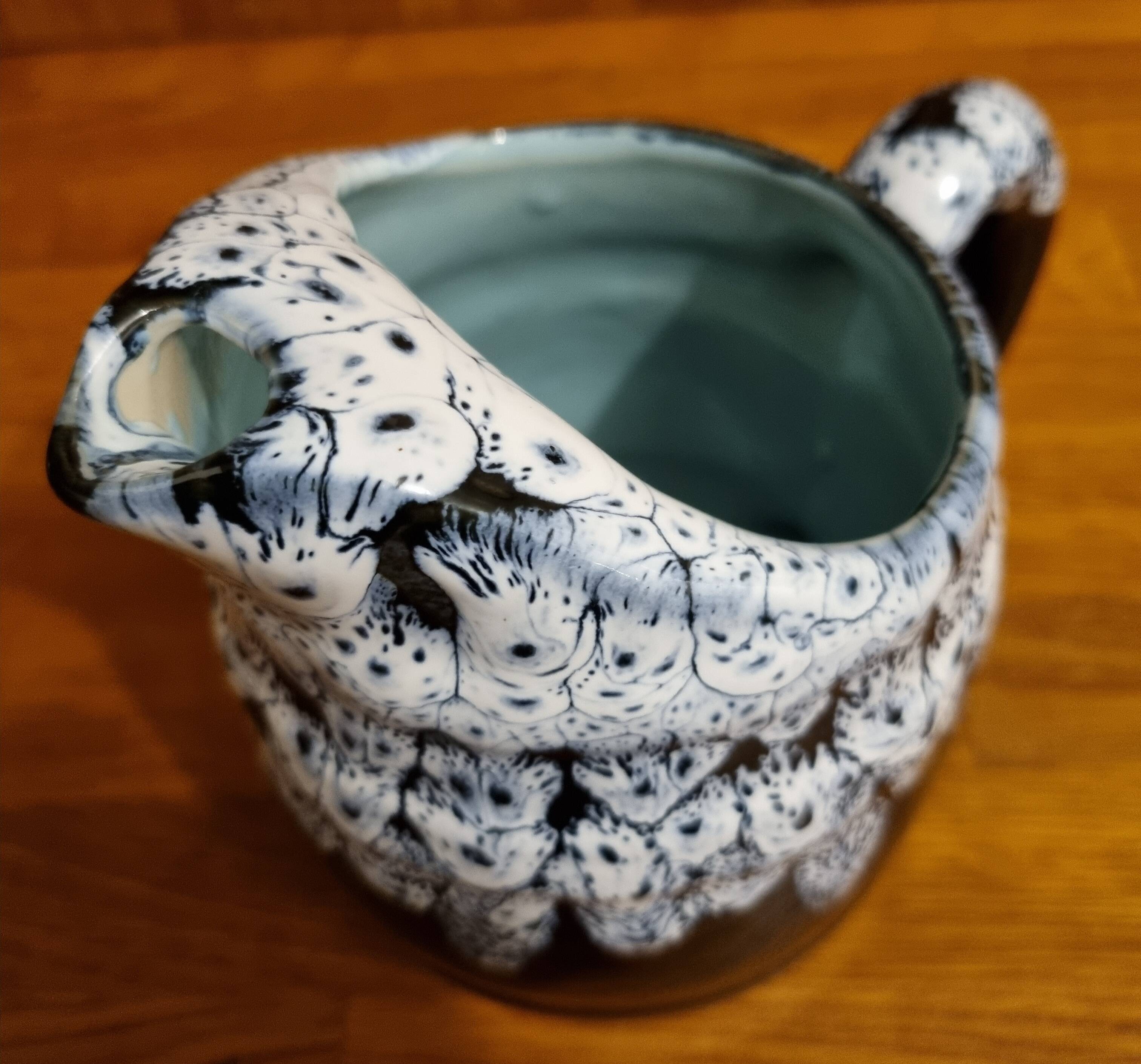 Vintage alpho black and white pitcher 60 cl