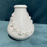 White 3D vase Roses in relief