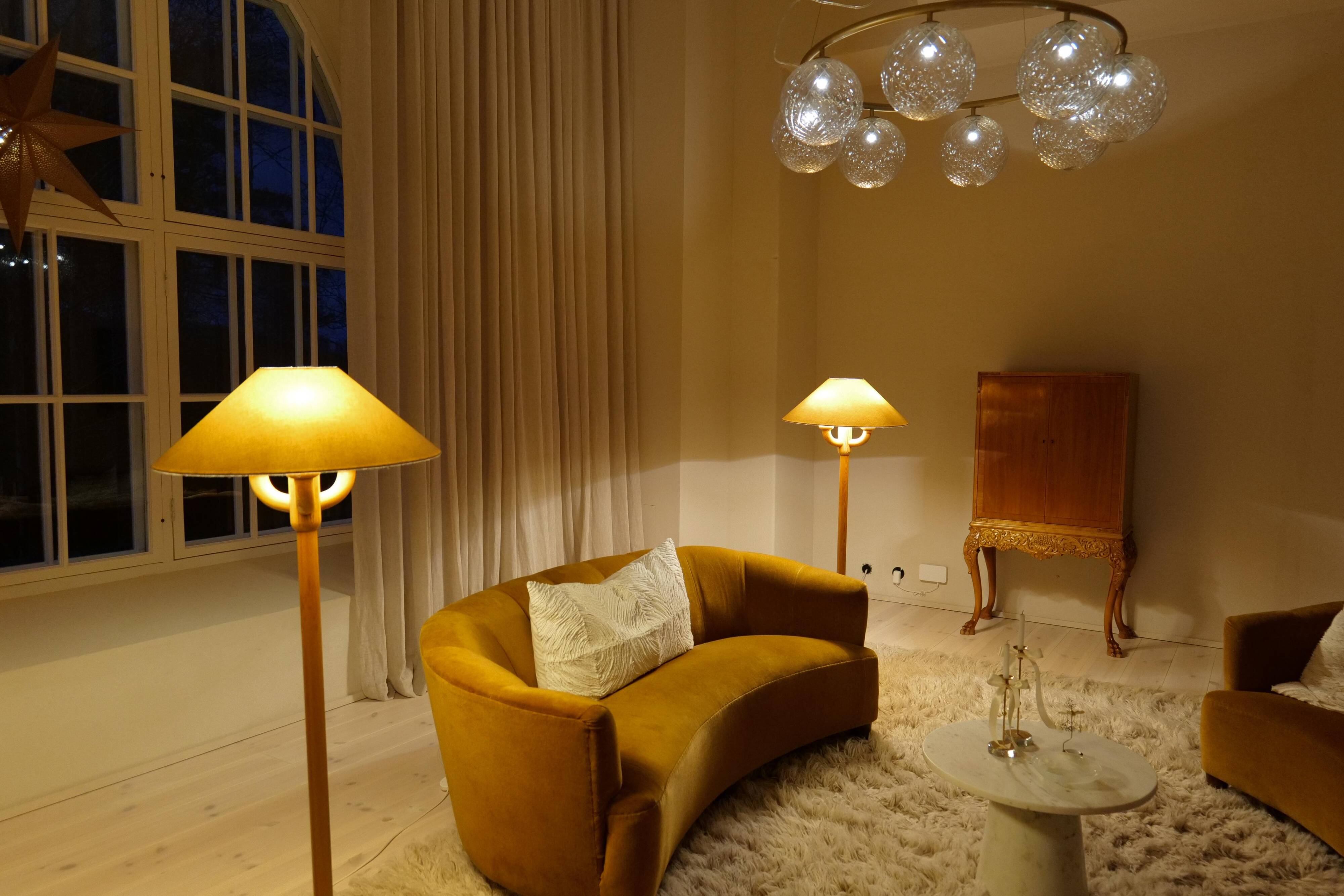 Sculptural modern floor lamps in pine, Sweden 1970s.