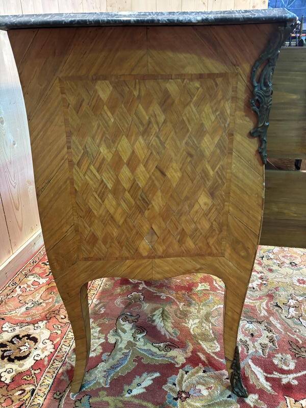 Louis XV style inlaid chest of drawers