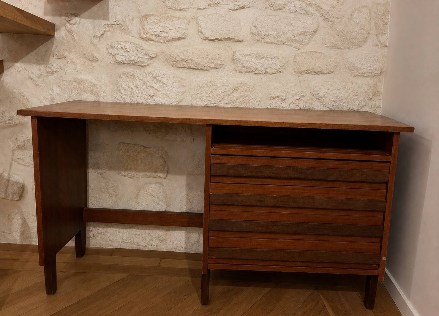 1960s desk. Very good overall condition.